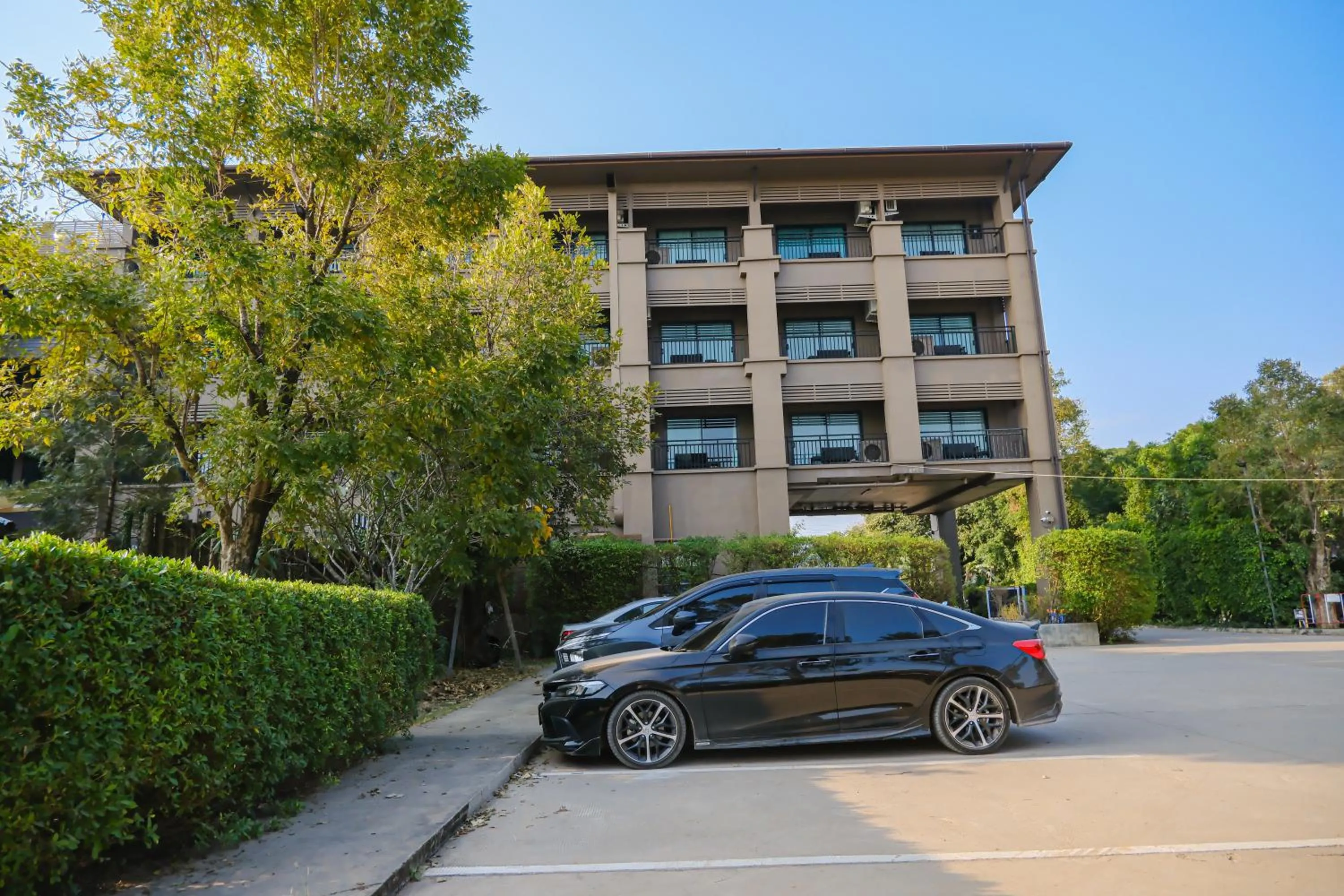 Parking in Brown House Hotel