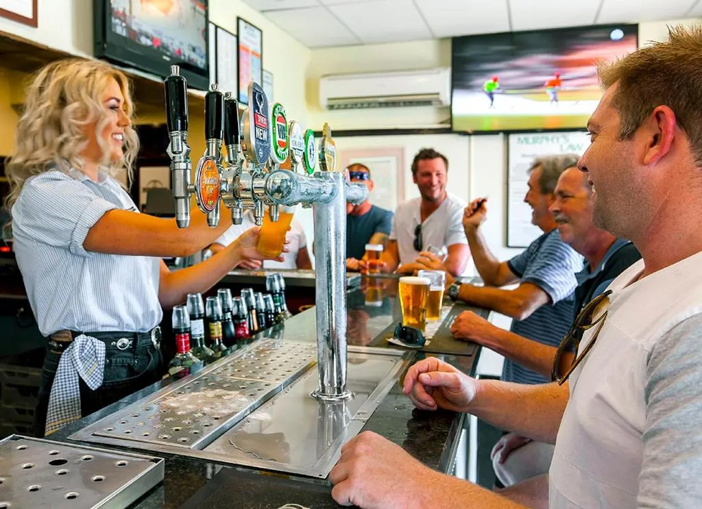 Drinks in Commonwealth Hotel