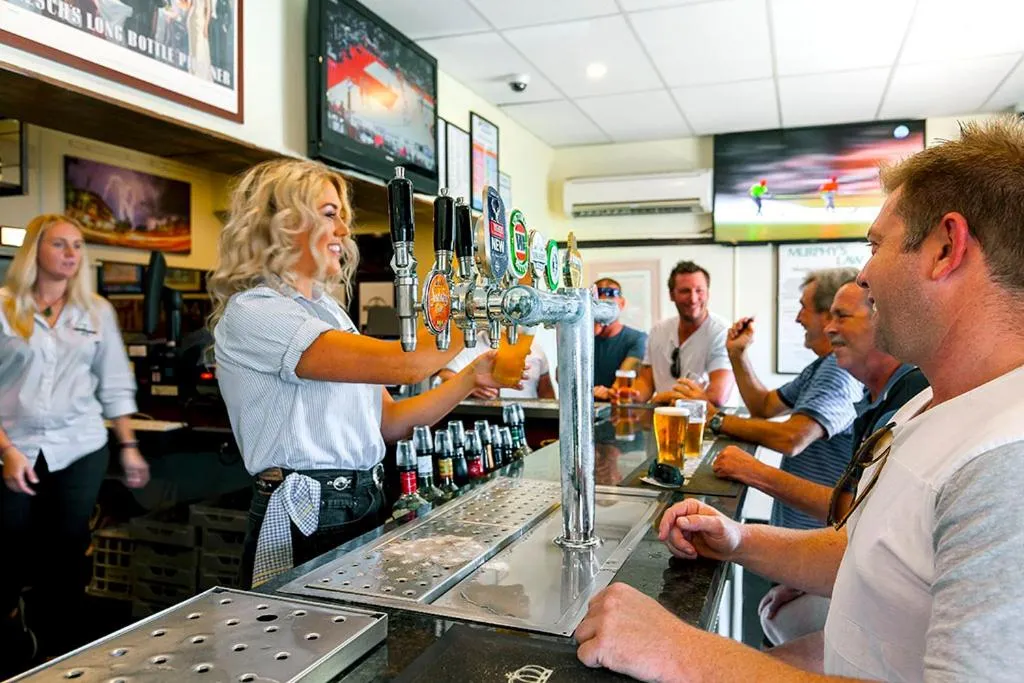 Lounge or bar in Commonwealth Hotel