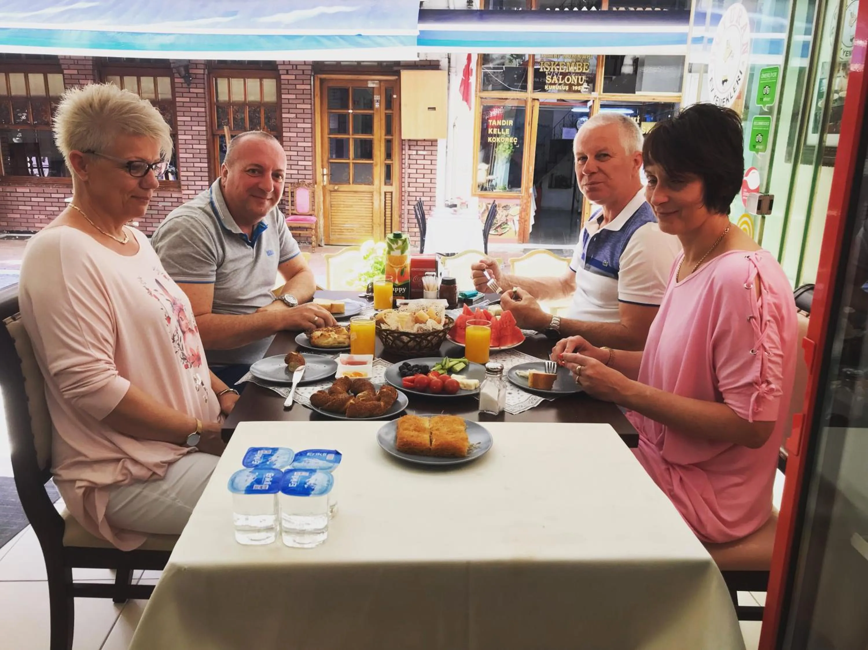 Breakfast in Goji's Apartments