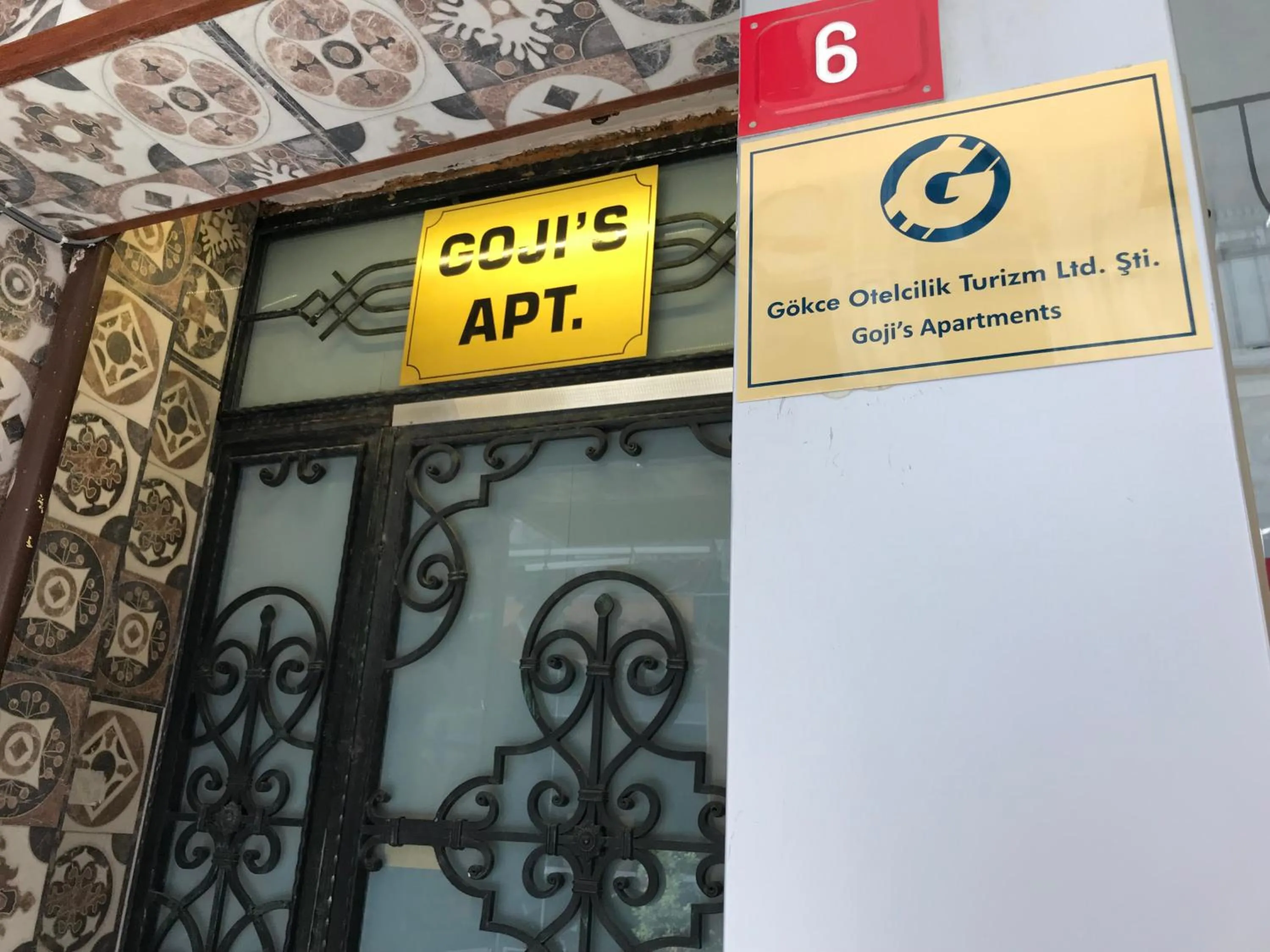 Facade/entrance in Goji's Apartments