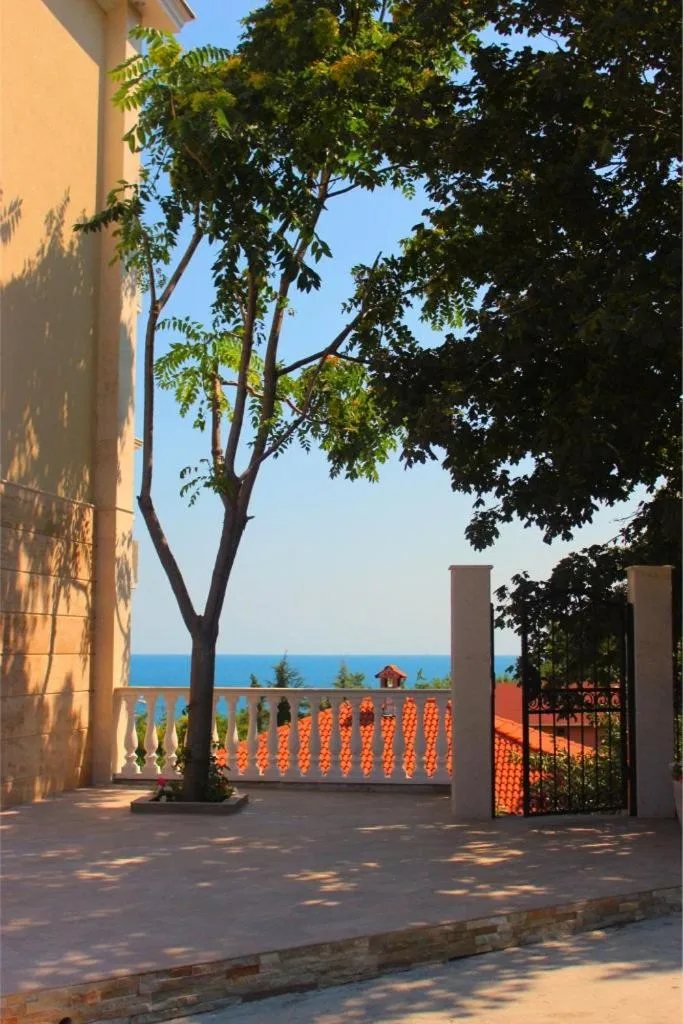 Day in Villa Katalina