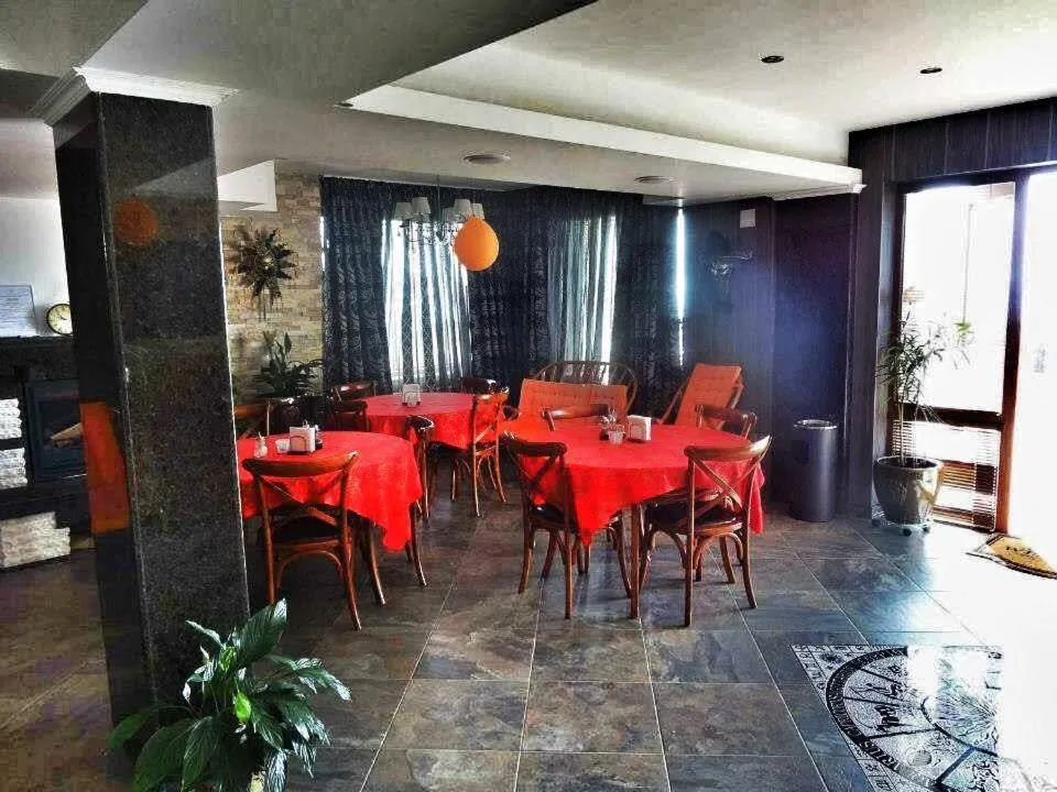 Restaurant/places to eat in Villa Katalina