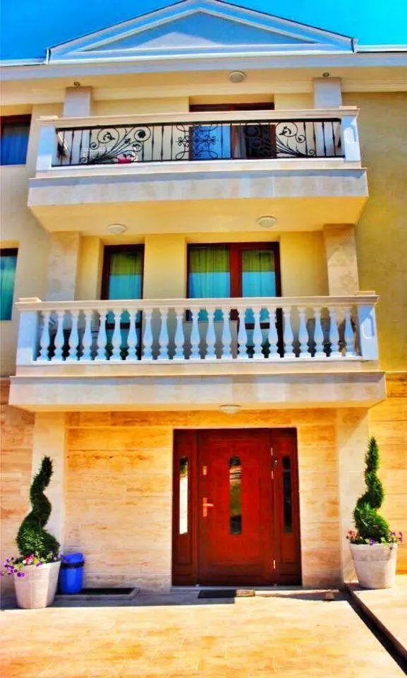 Facade/entrance in Villa Katalina