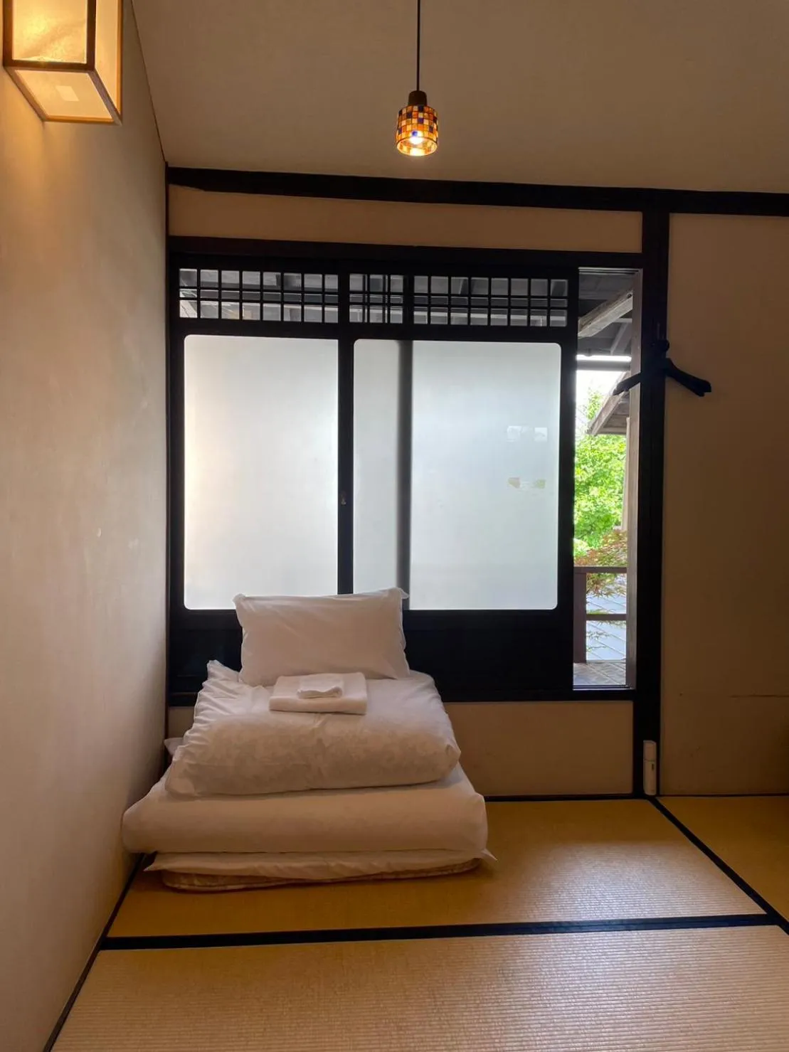 Photo of the whole room, Bed in Roman Kan