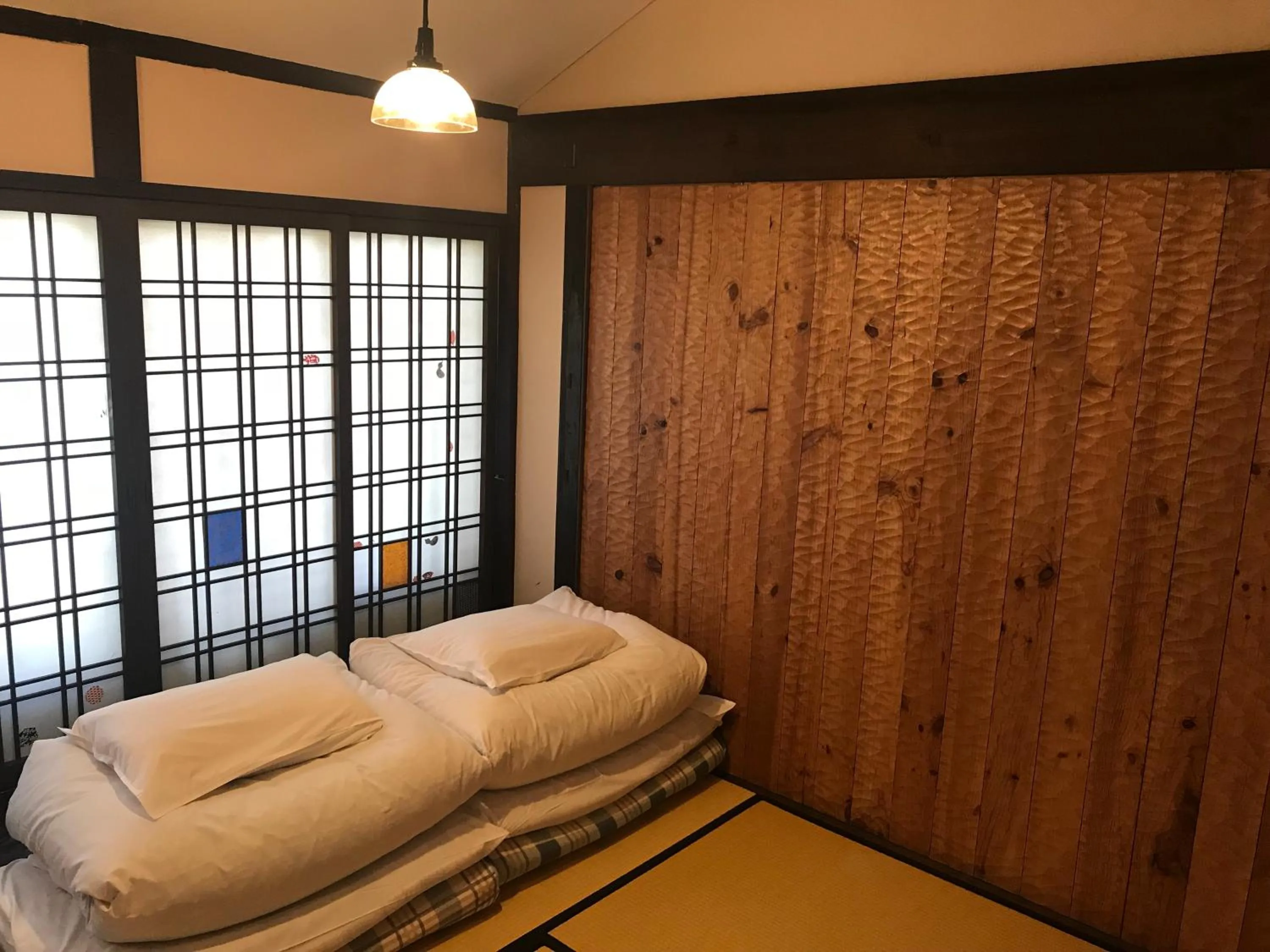 Photo of the whole room, Bed in Roman Kan