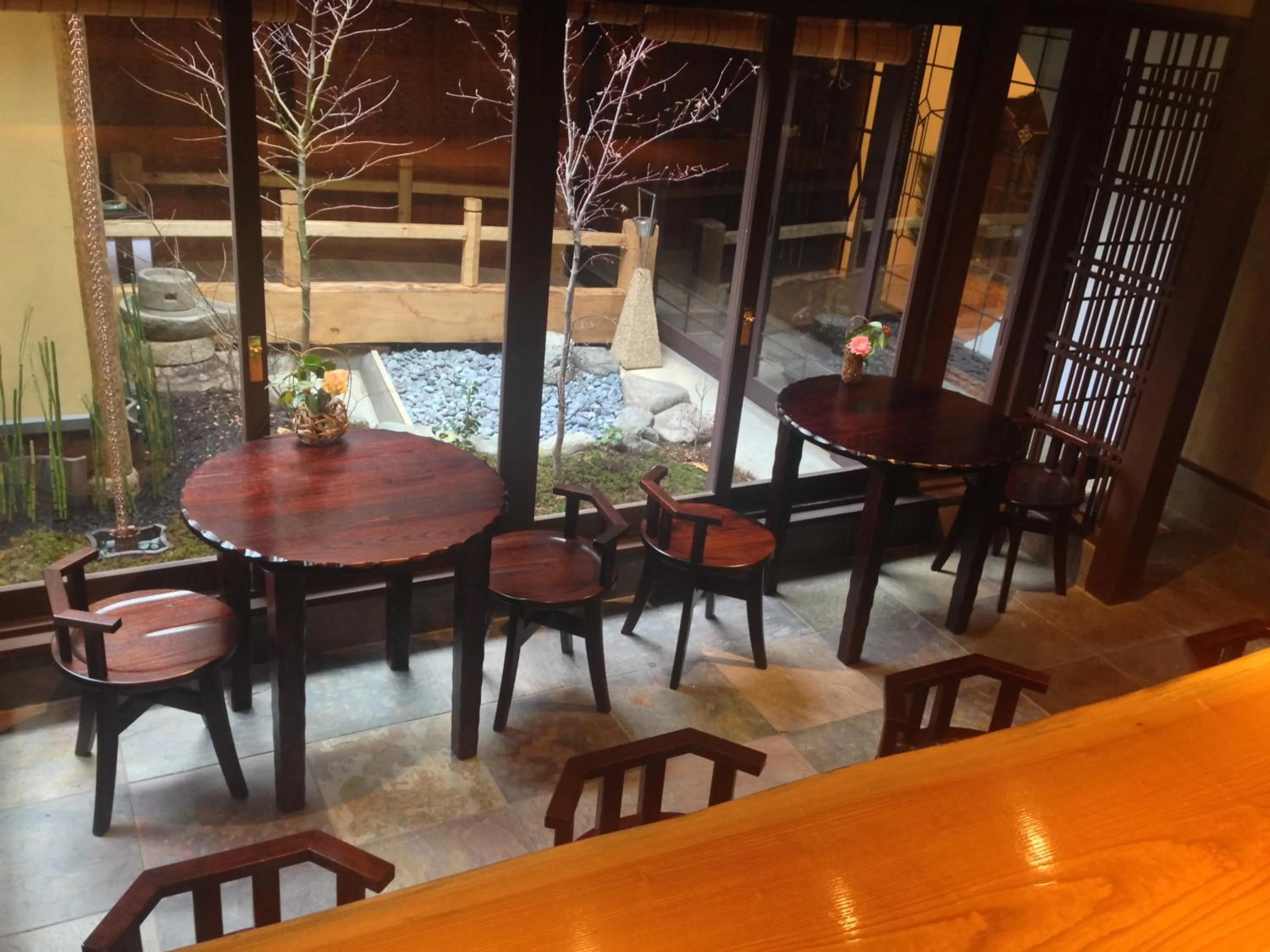 Restaurant/places to eat in Roman Kan