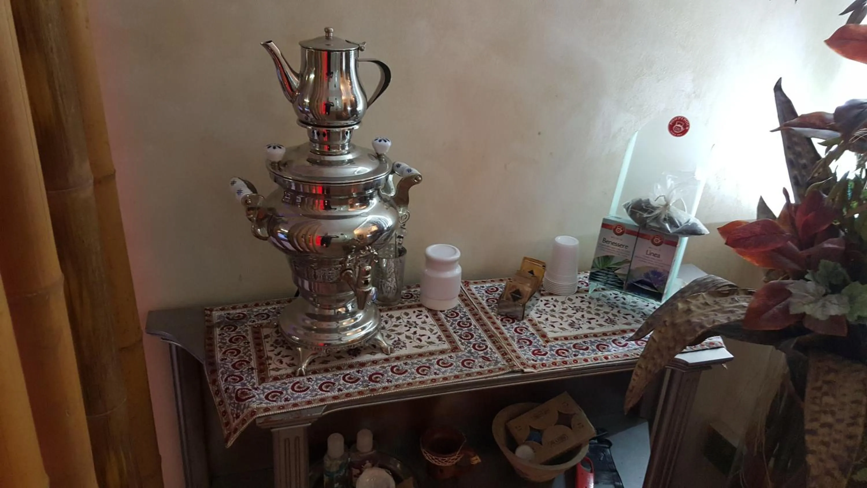 Drinks in Aurelia Garden Gold B&B