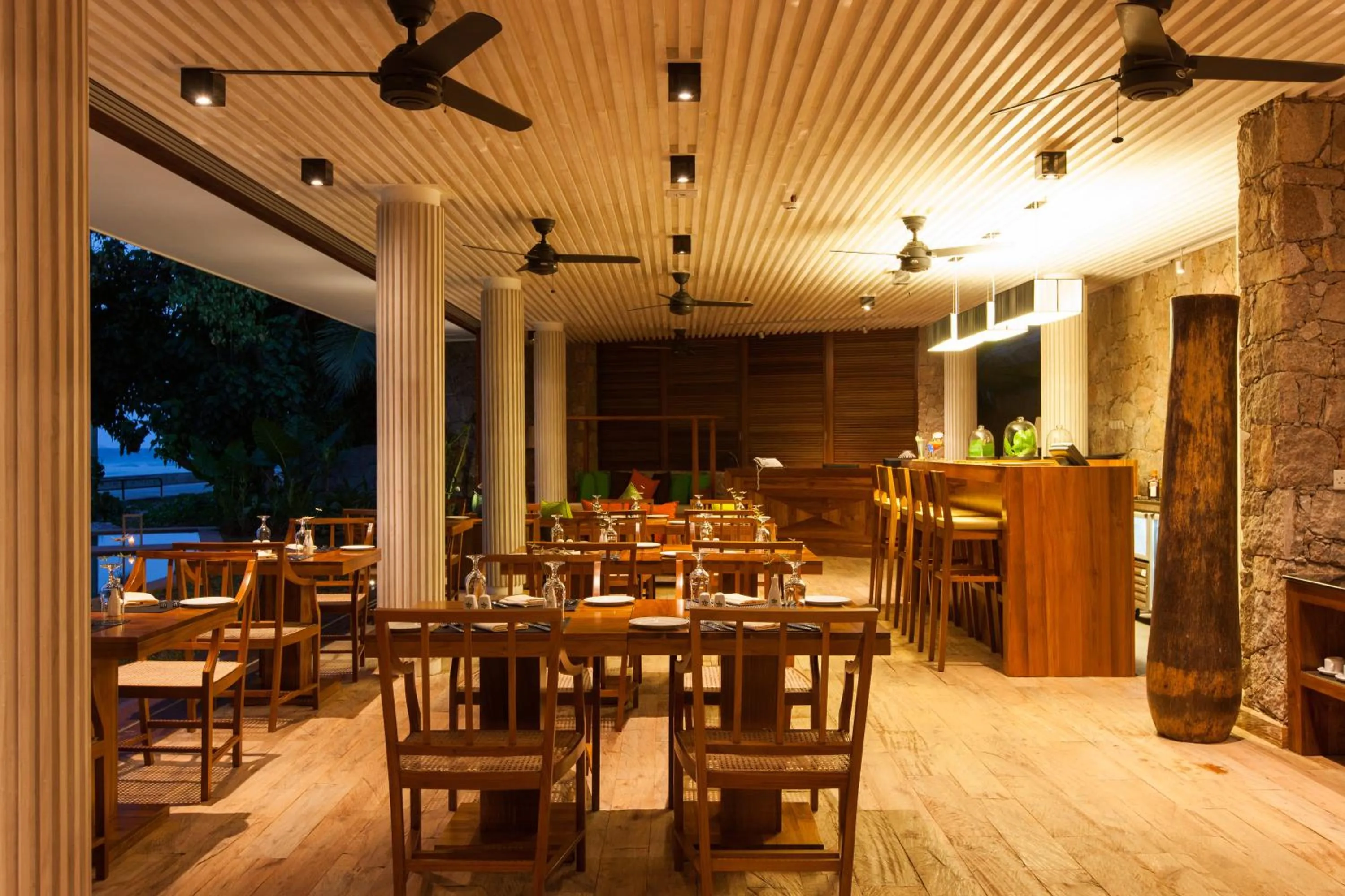 Restaurant/places to eat in Le Relax Luxury Lodge