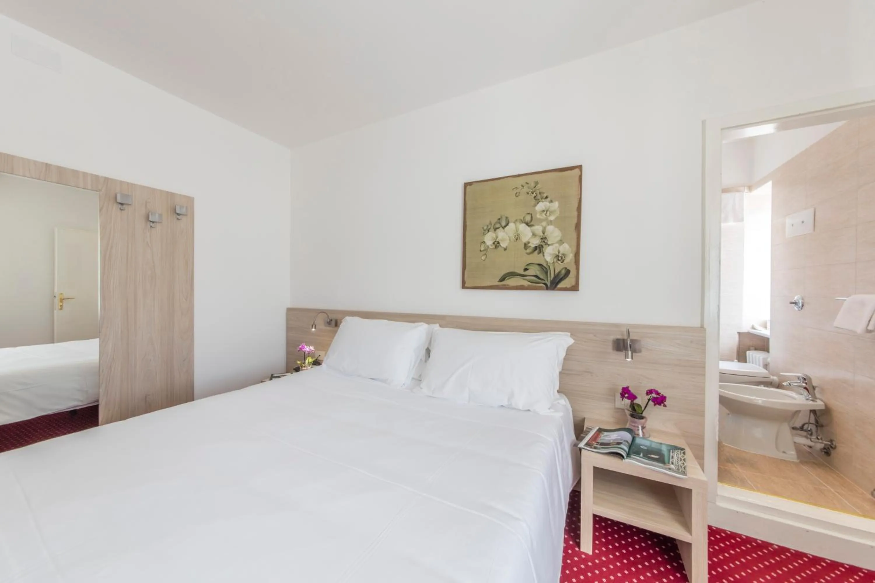 Photo of the whole room, Bed in Hotel Sorapiss