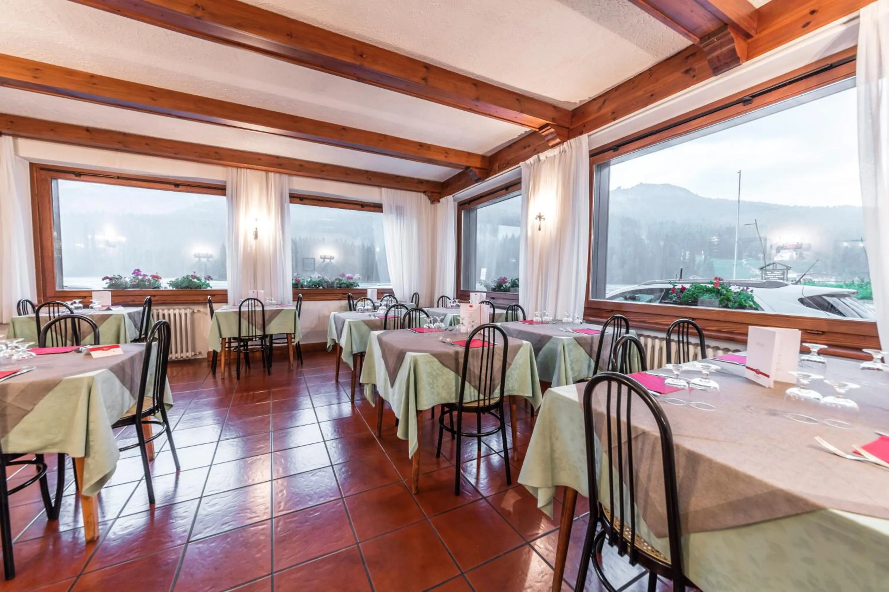 Restaurant/places to eat in Hotel Sorapiss