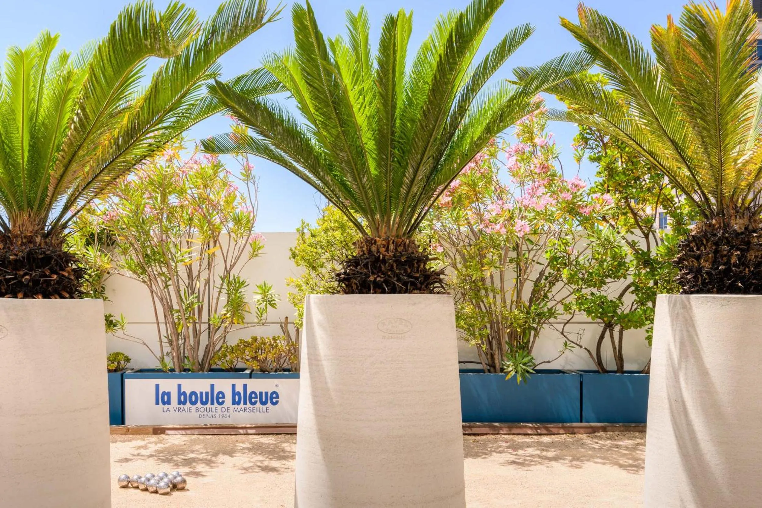 Garden in Golden Tulip Marseille Euromed