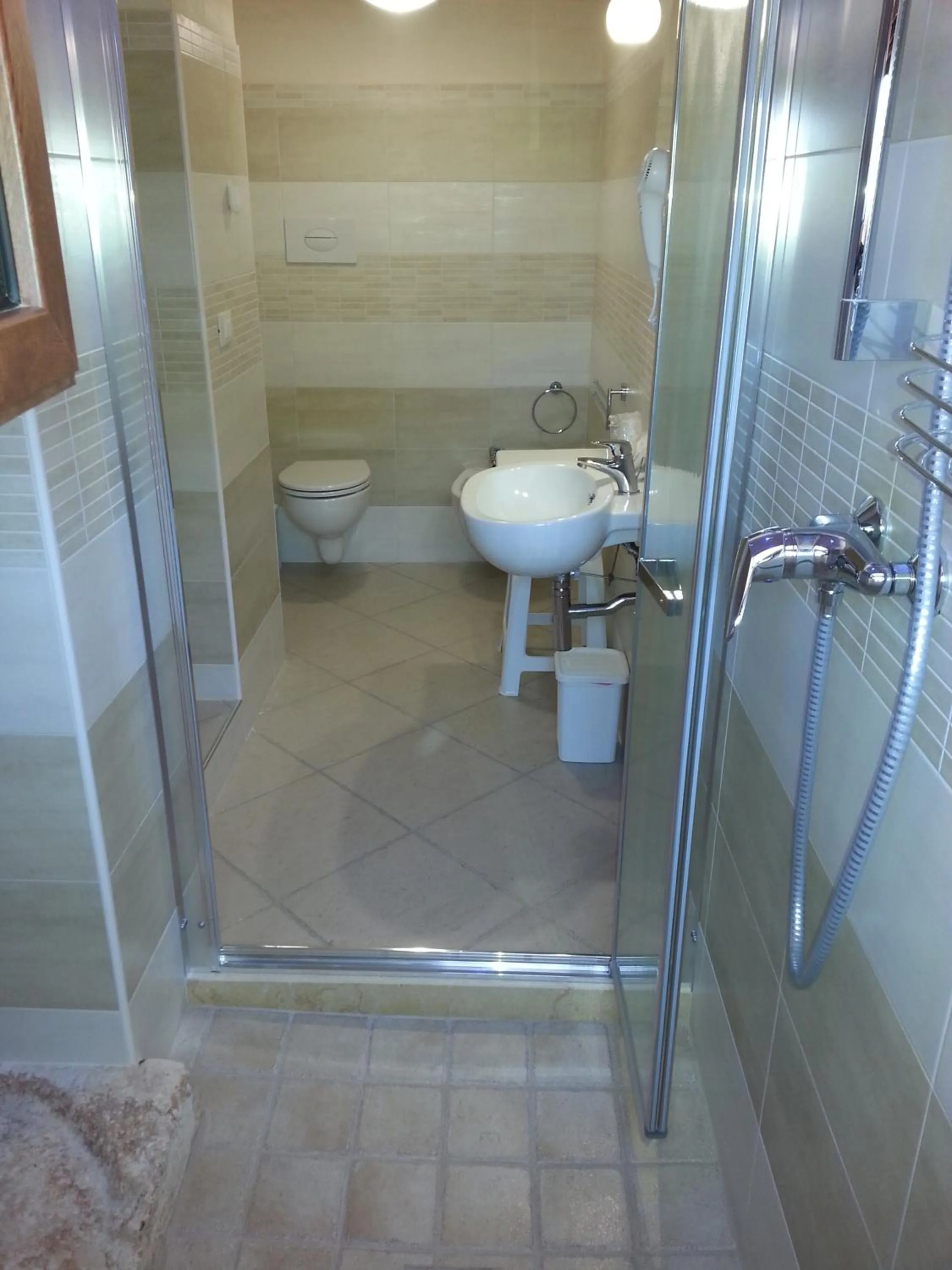 Shower in B&B Demetra