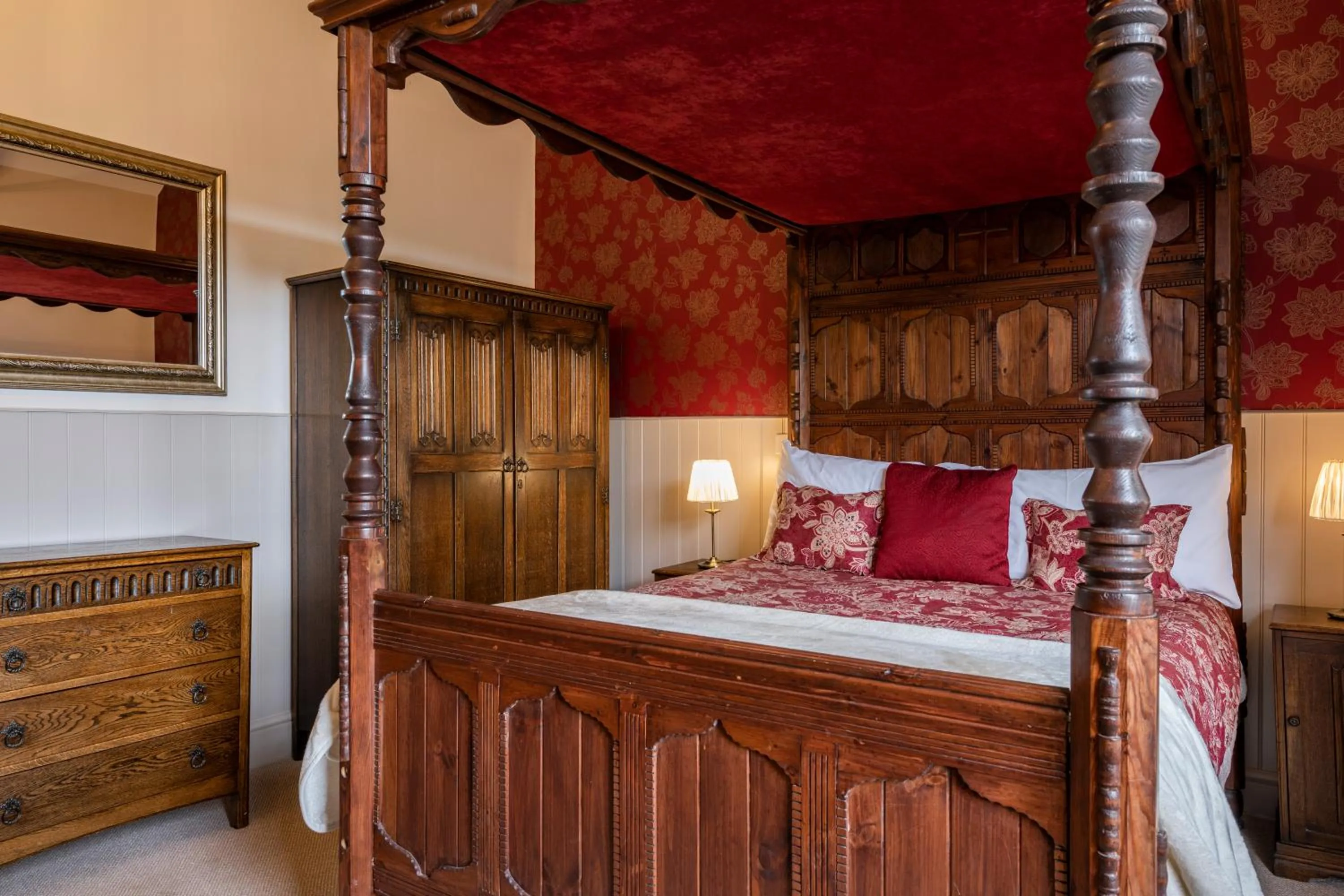 Bedroom, Bed in Swan Hotel