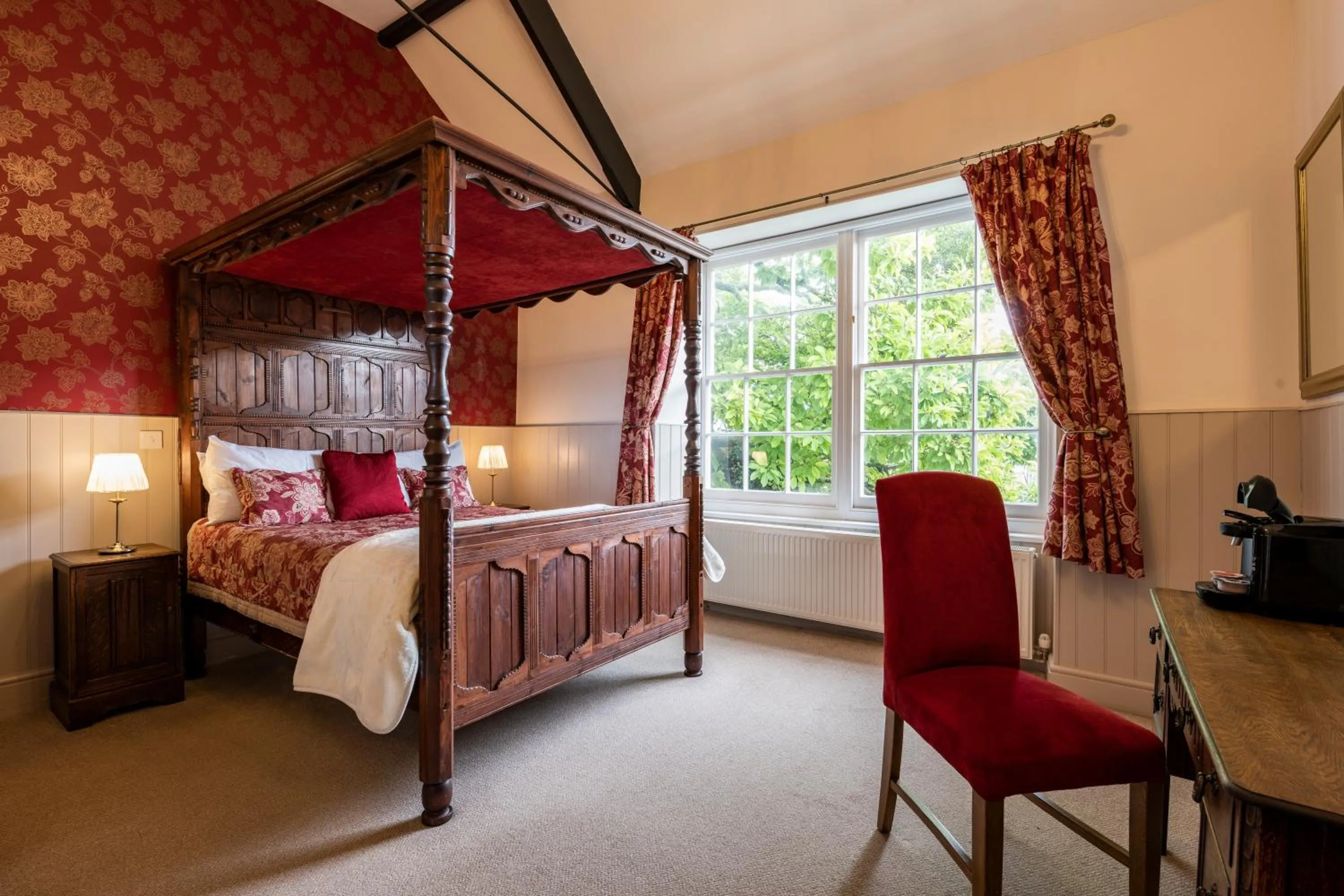 Bedroom, Bed in Swan Hotel