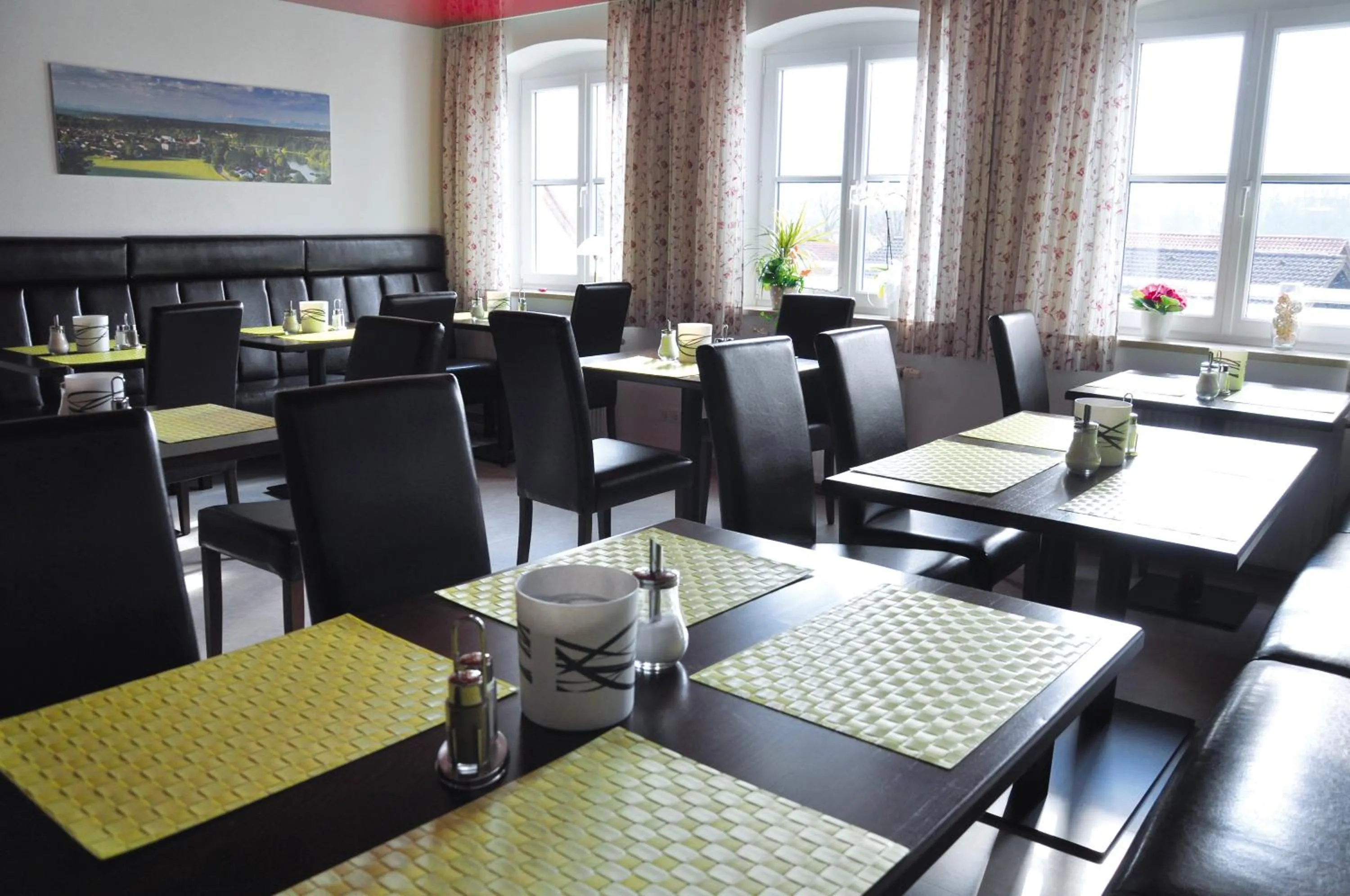 Restaurant/places to eat in Garni Hotel Alber