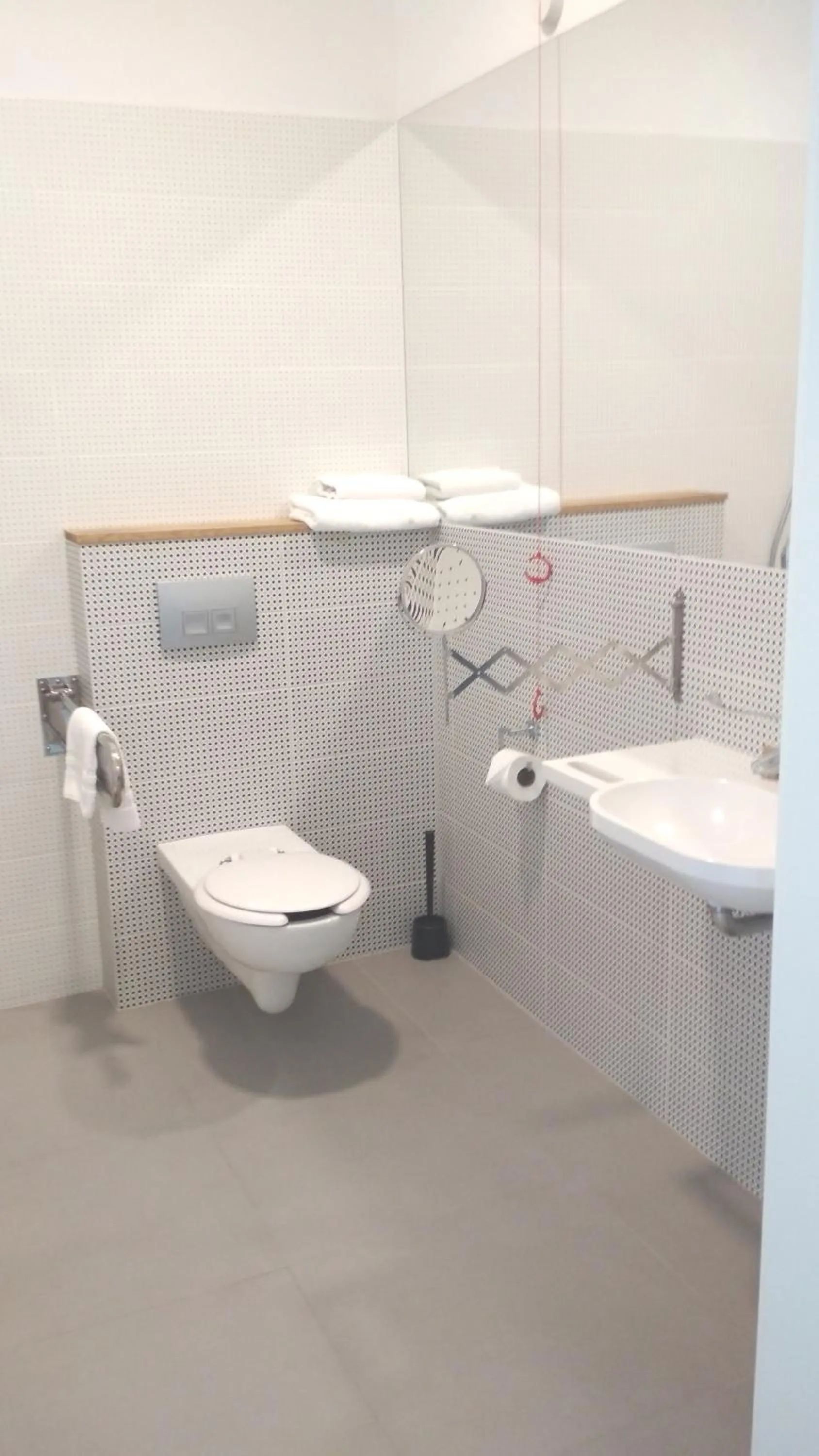 Toilet in Hotel Faros Gdansk Airport