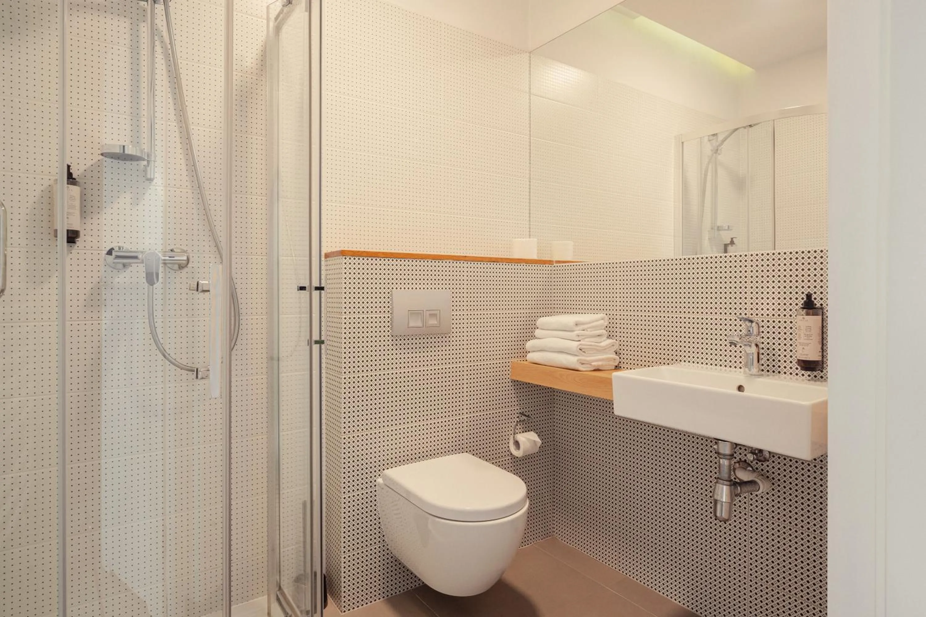 Shower in Hotel Faros Gdansk Airport