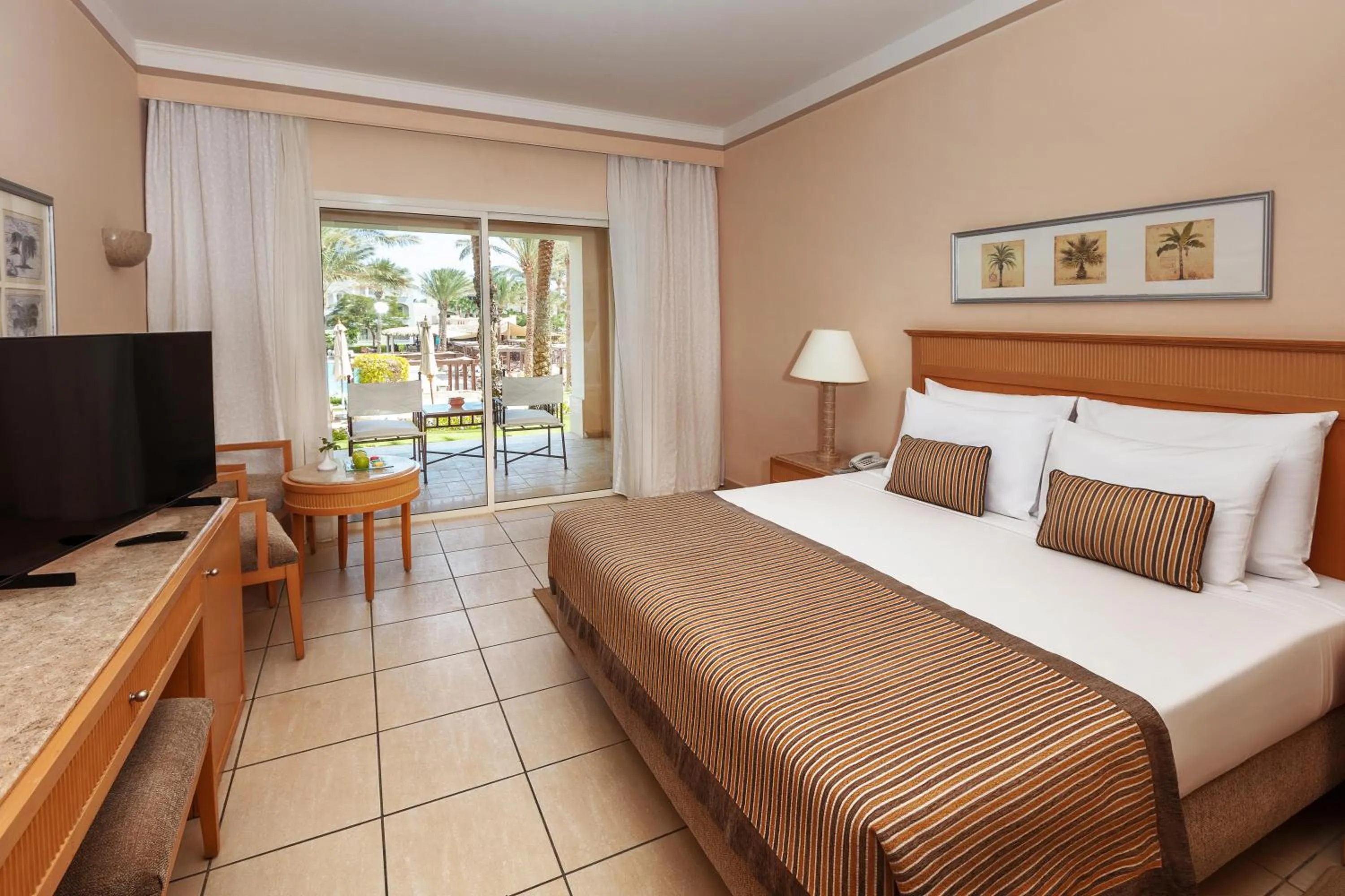 Photo of the whole room, Bed in JAZ Makadi Star & Spa