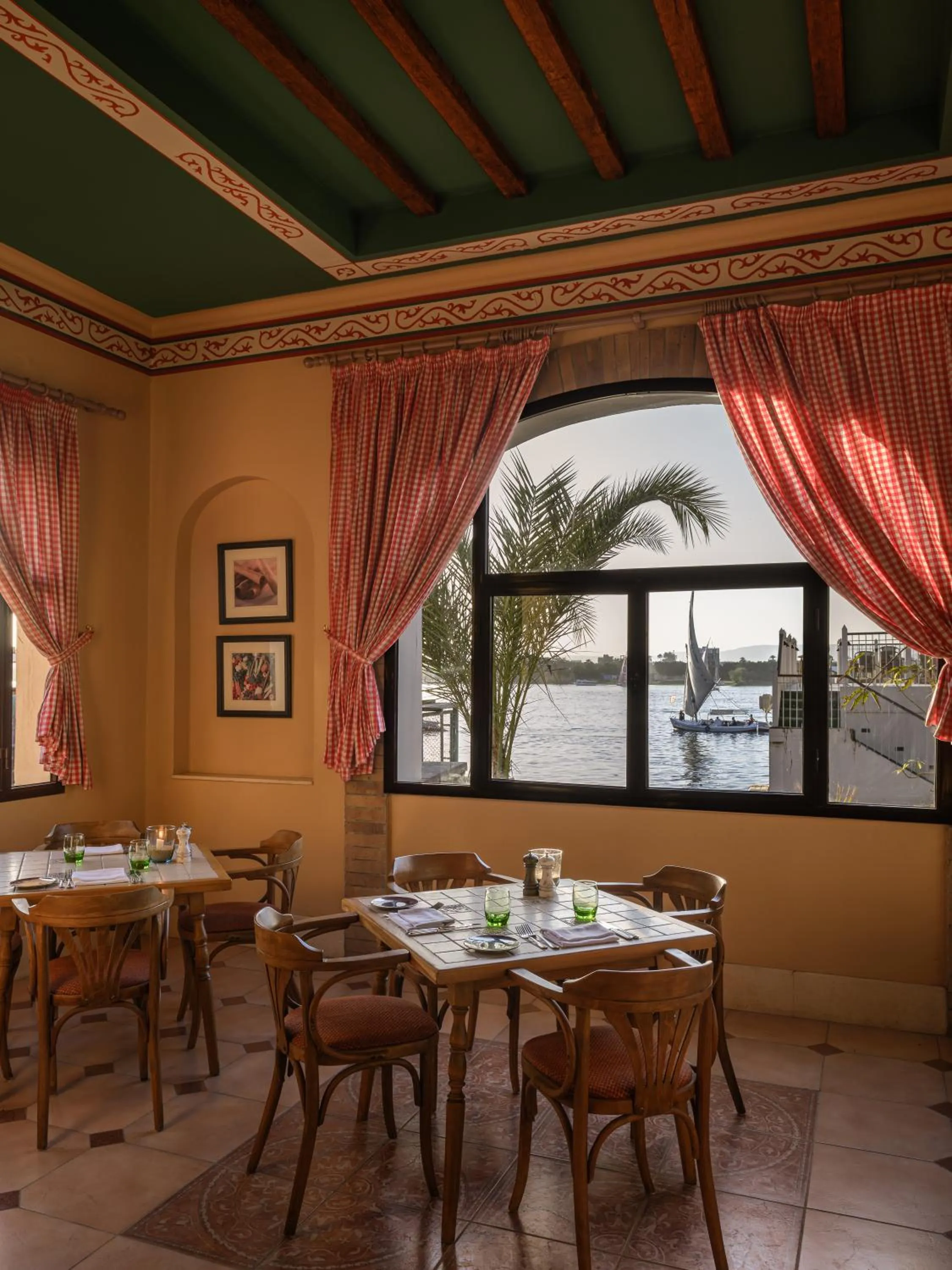 Restaurant/places to eat in Iberotel Luxor