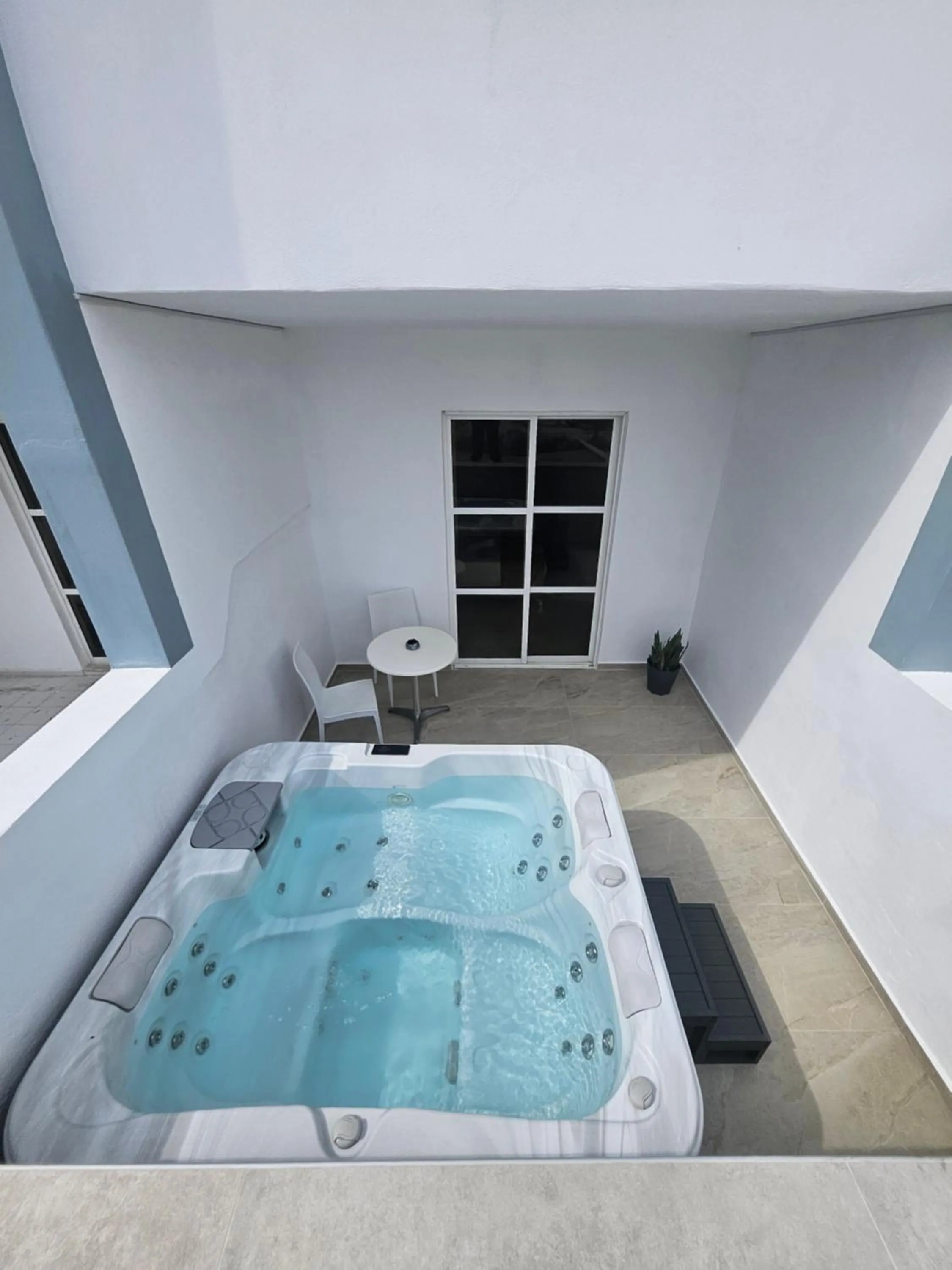 Hot Tub in Casa Blue Sarantis