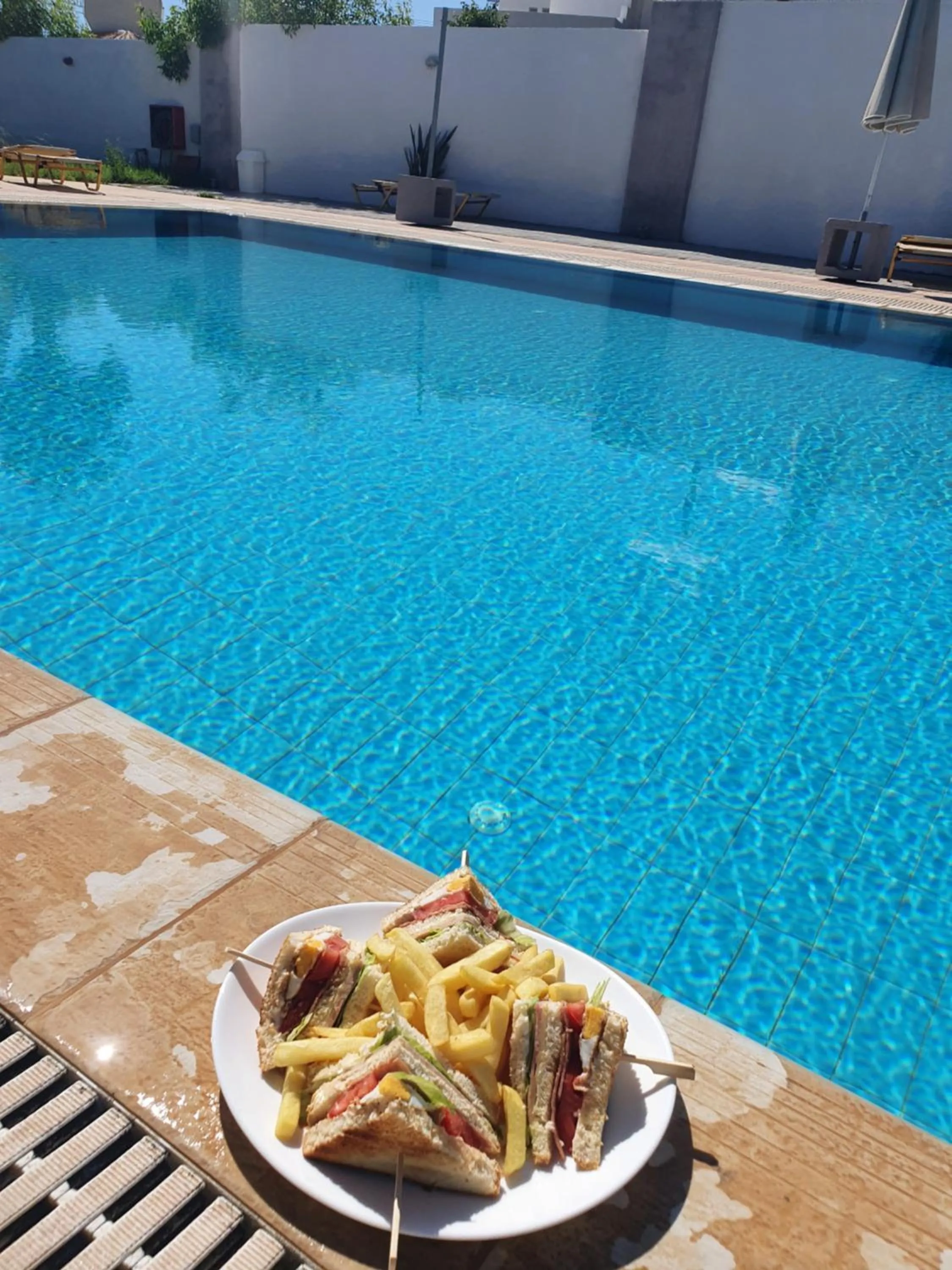 Restaurant/places to eat in Casa Blue Sarantis