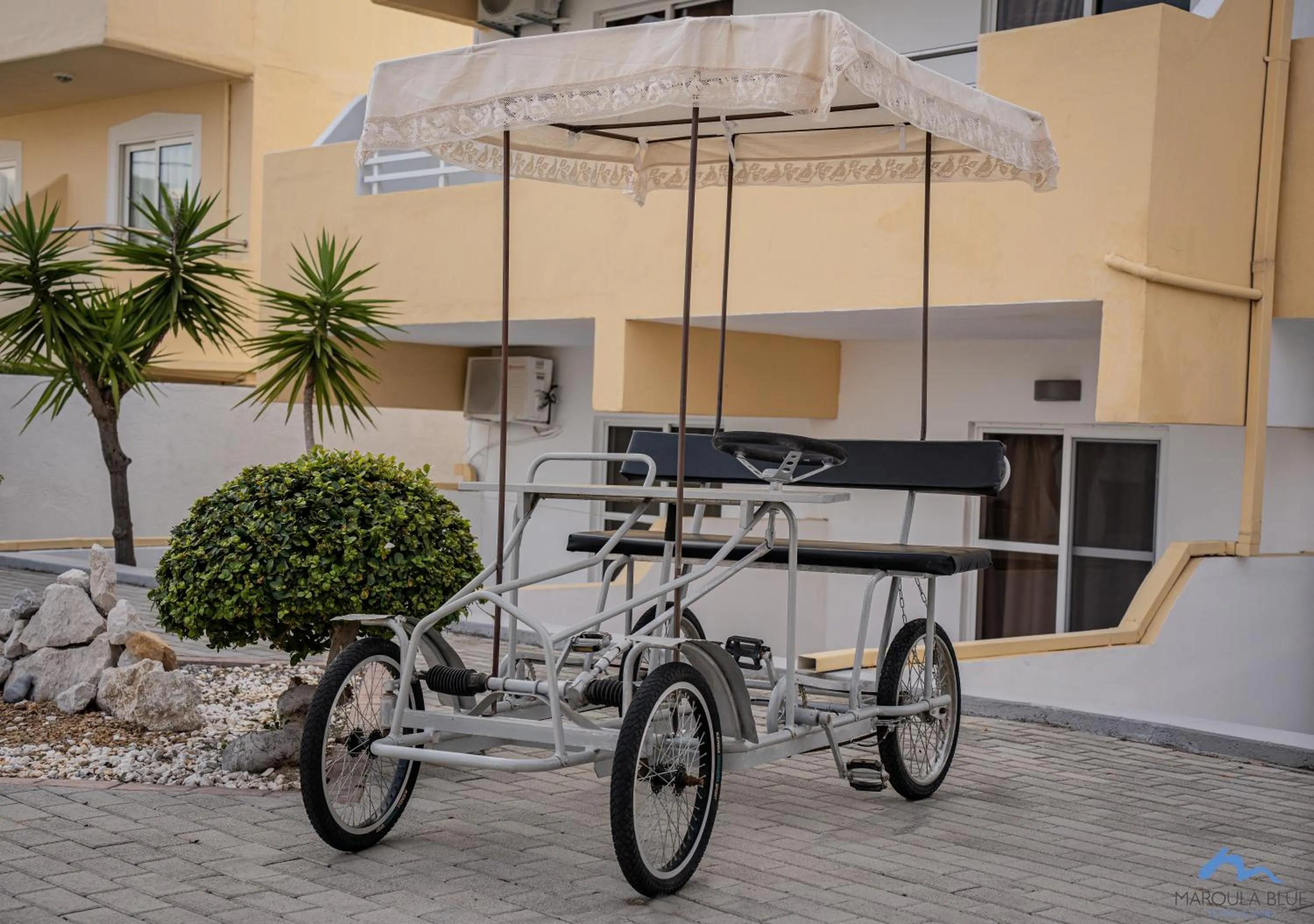 Swimming pool in Casa Blue Sarantis
