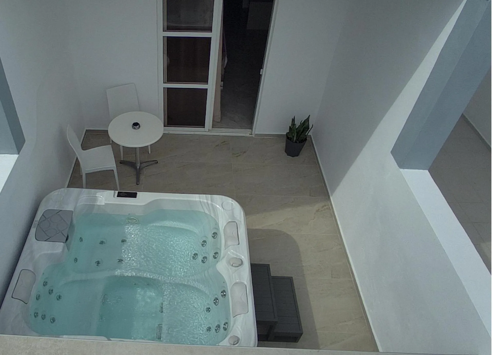 Hot Tub in Casa Blue Sarantis