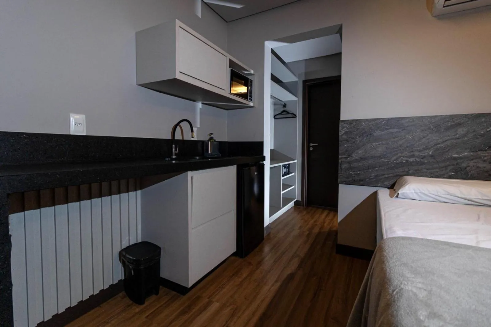 Bed in Ingleses Park Hotel