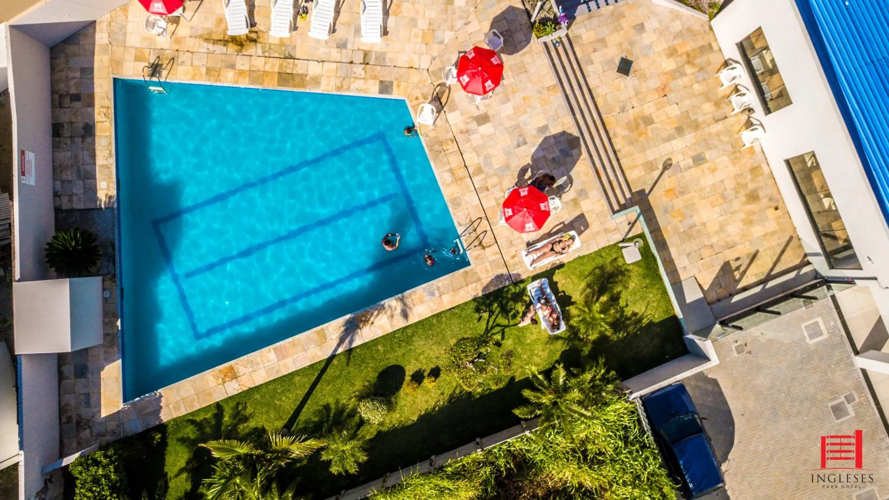 Swimming pool in Ingleses Park Hotel