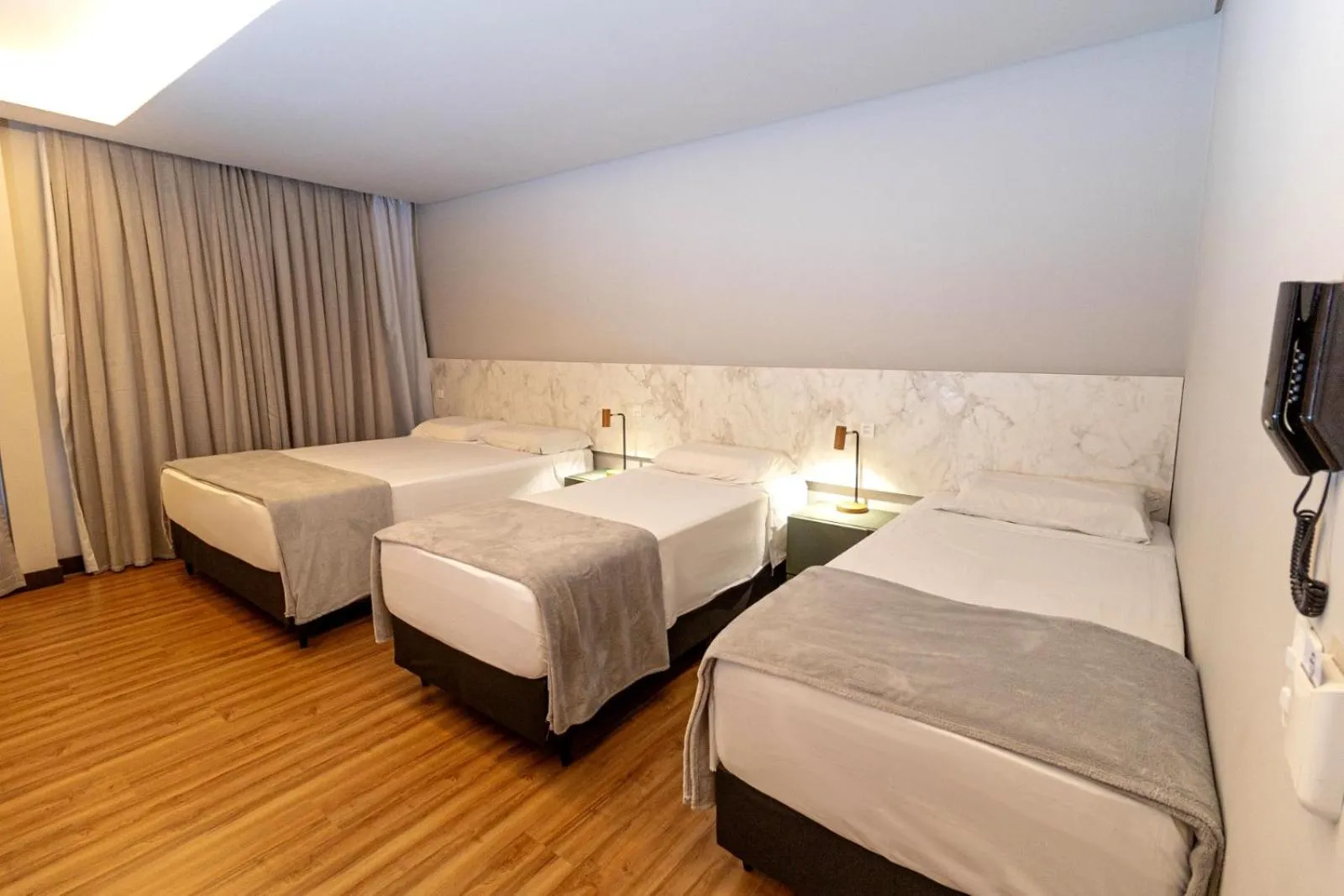 Bed in Ingleses Park Hotel