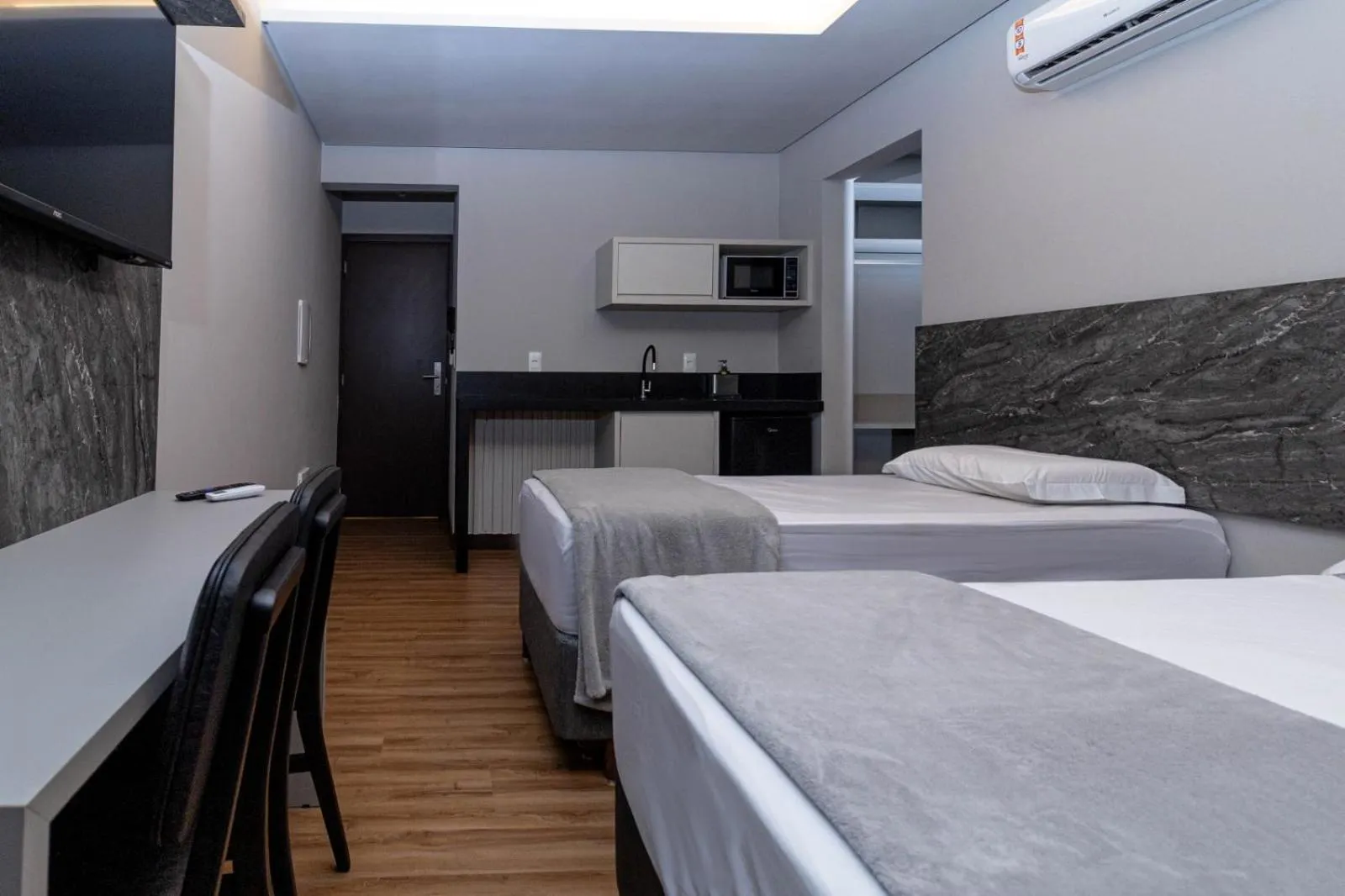 Bed in Ingleses Park Hotel