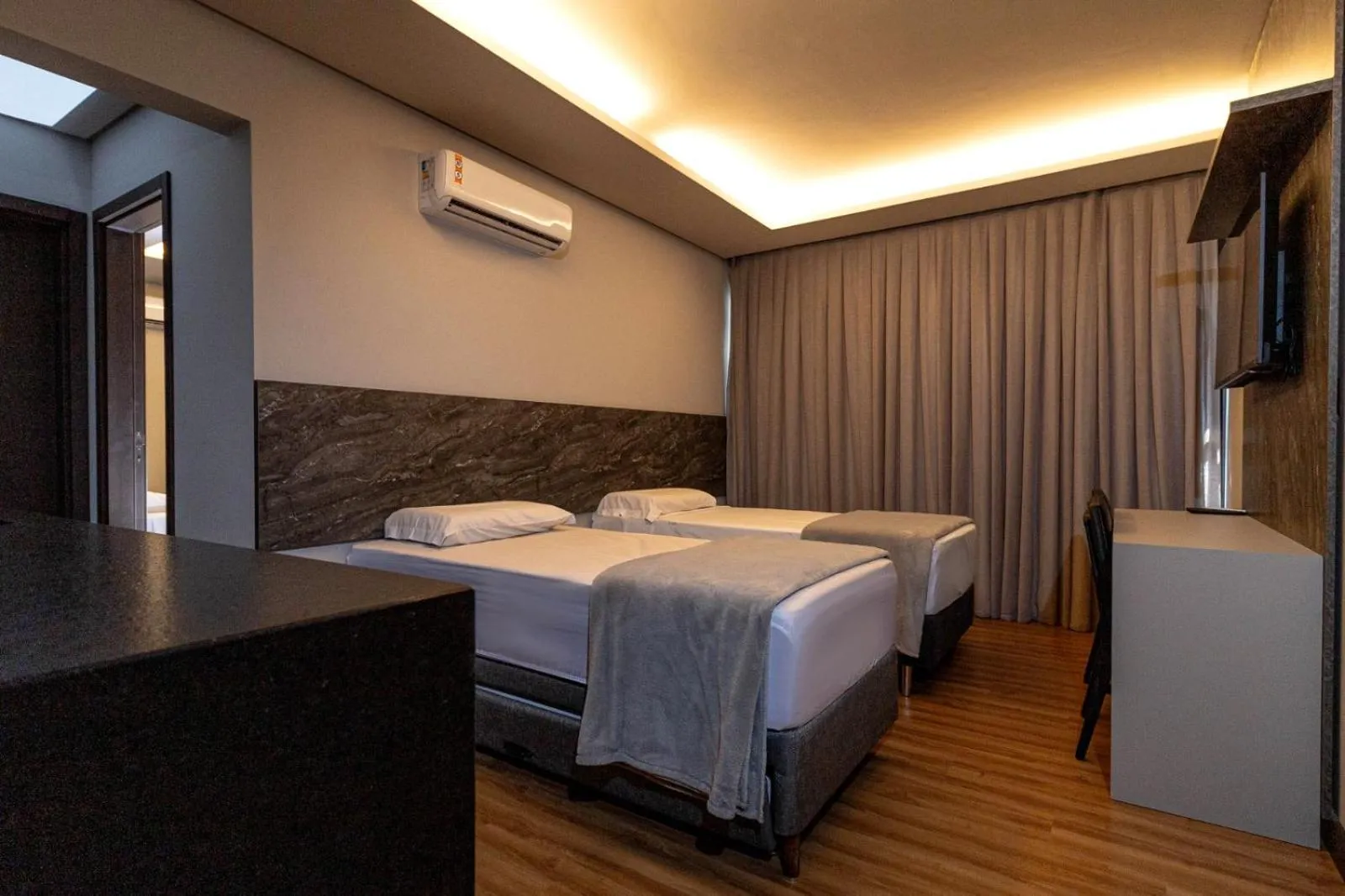 Bed in Ingleses Park Hotel