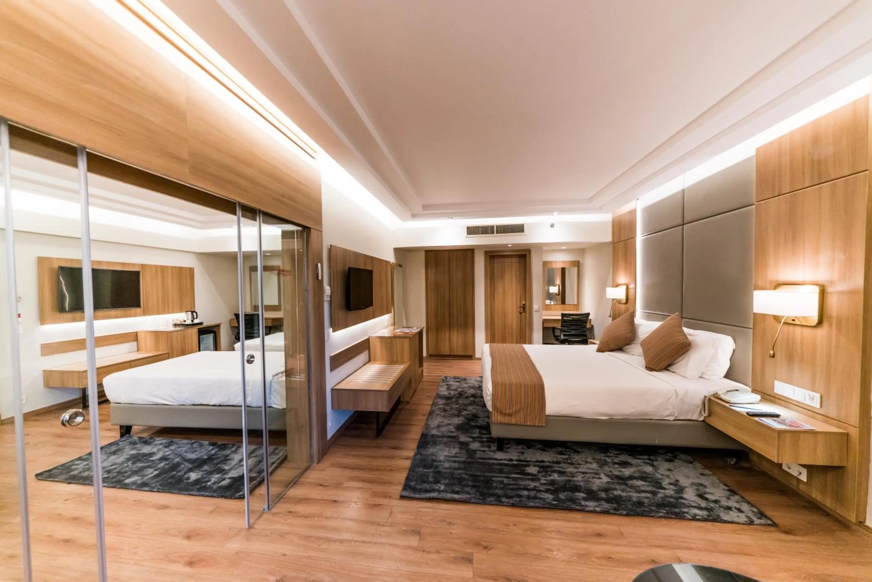 Photo of the whole room, Bed in Steigenberger Nile Palace Luxor - Convention Center