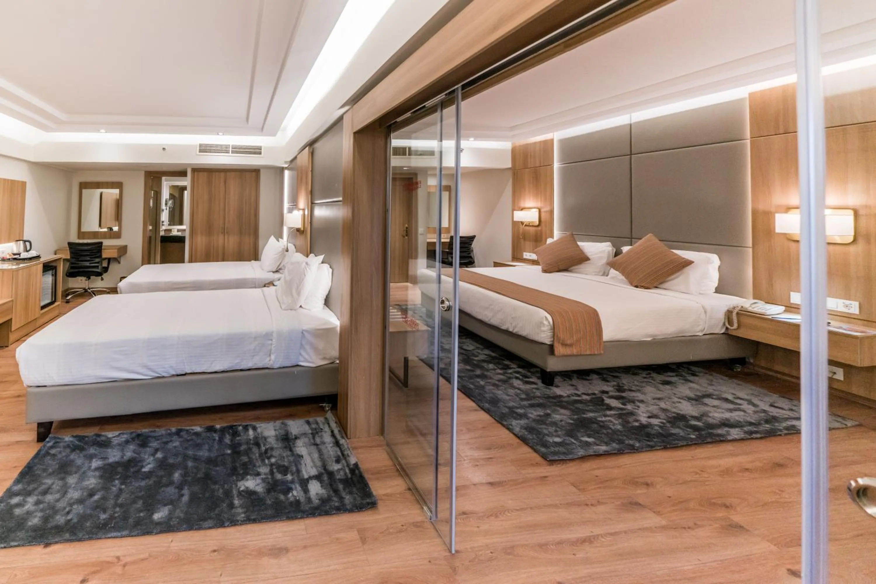 Photo of the whole room, Bed in Steigenberger Nile Palace Luxor - Convention Center