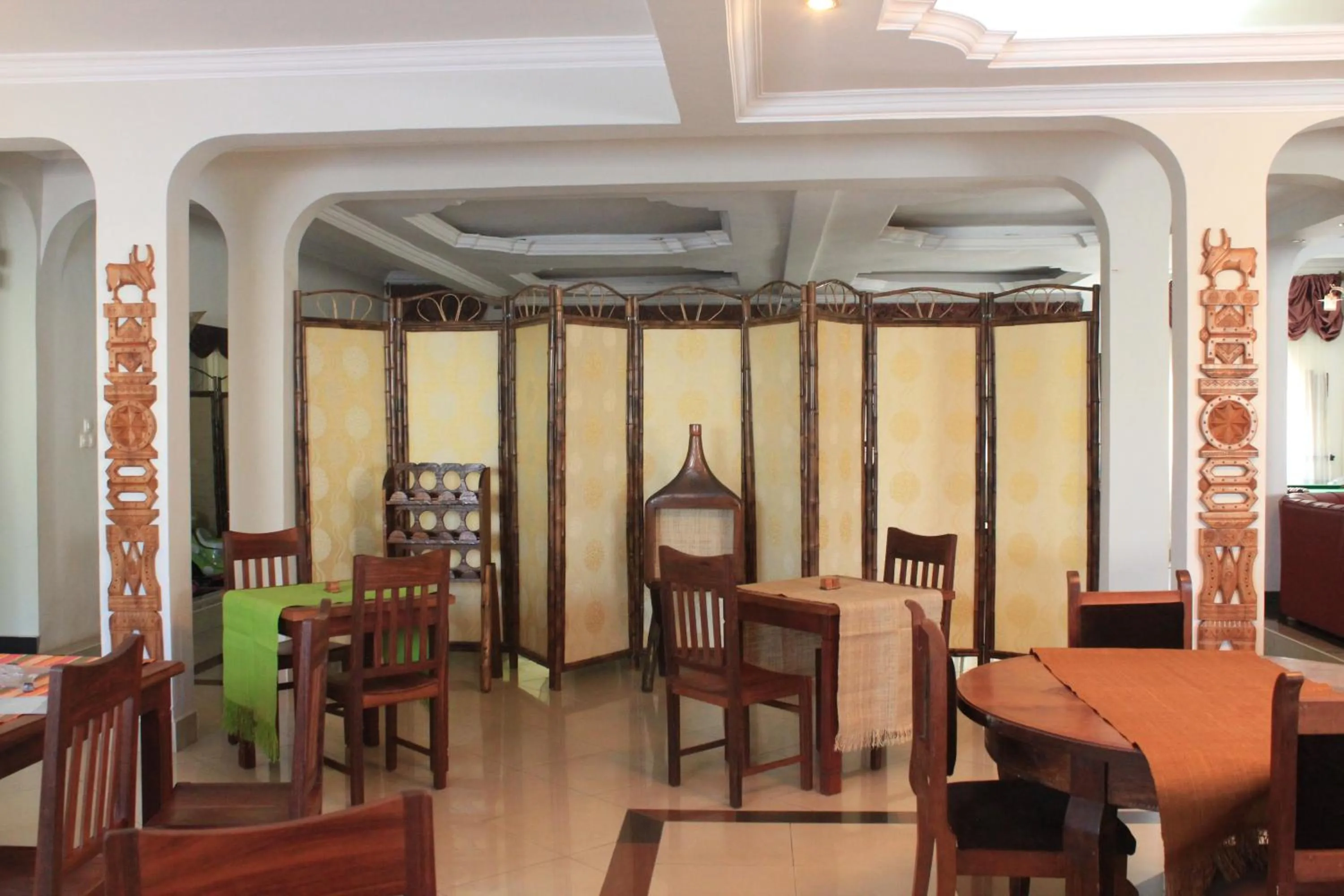 Restaurant/places to eat in K.méléon-Hôtel