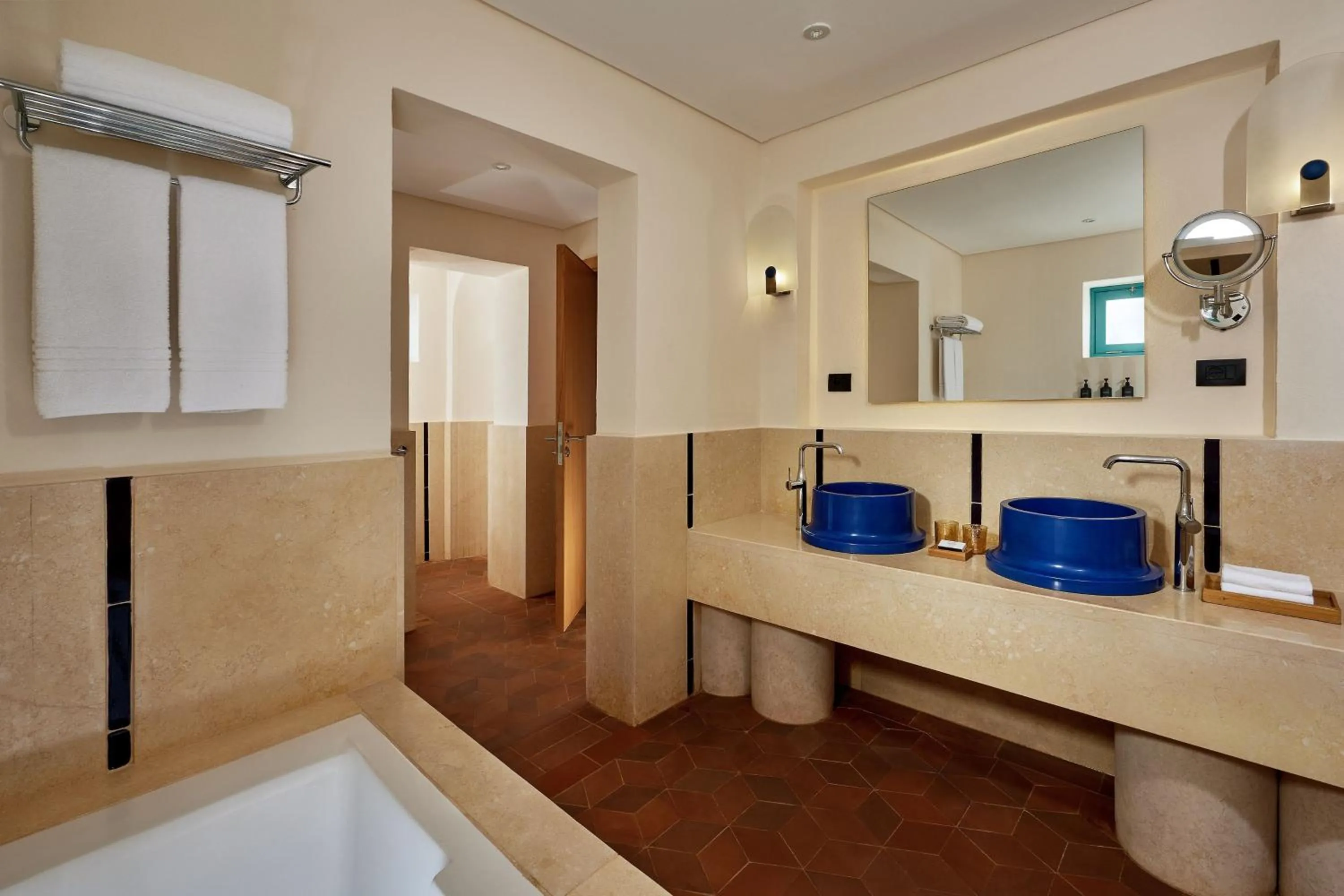 Bathroom, Bed in Sheraton Miramar Resort El Gouna