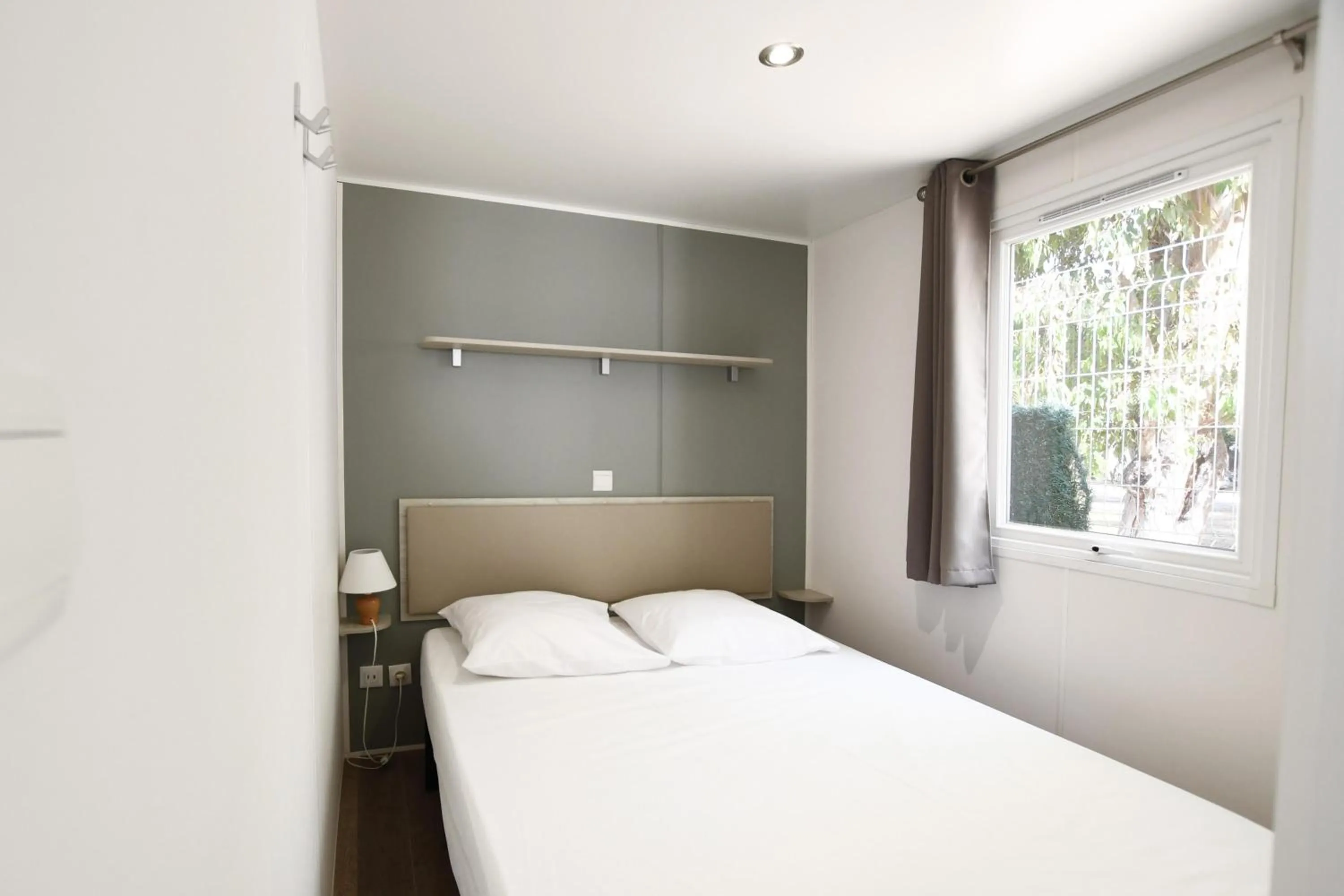 Bedroom, Bed in Camping International