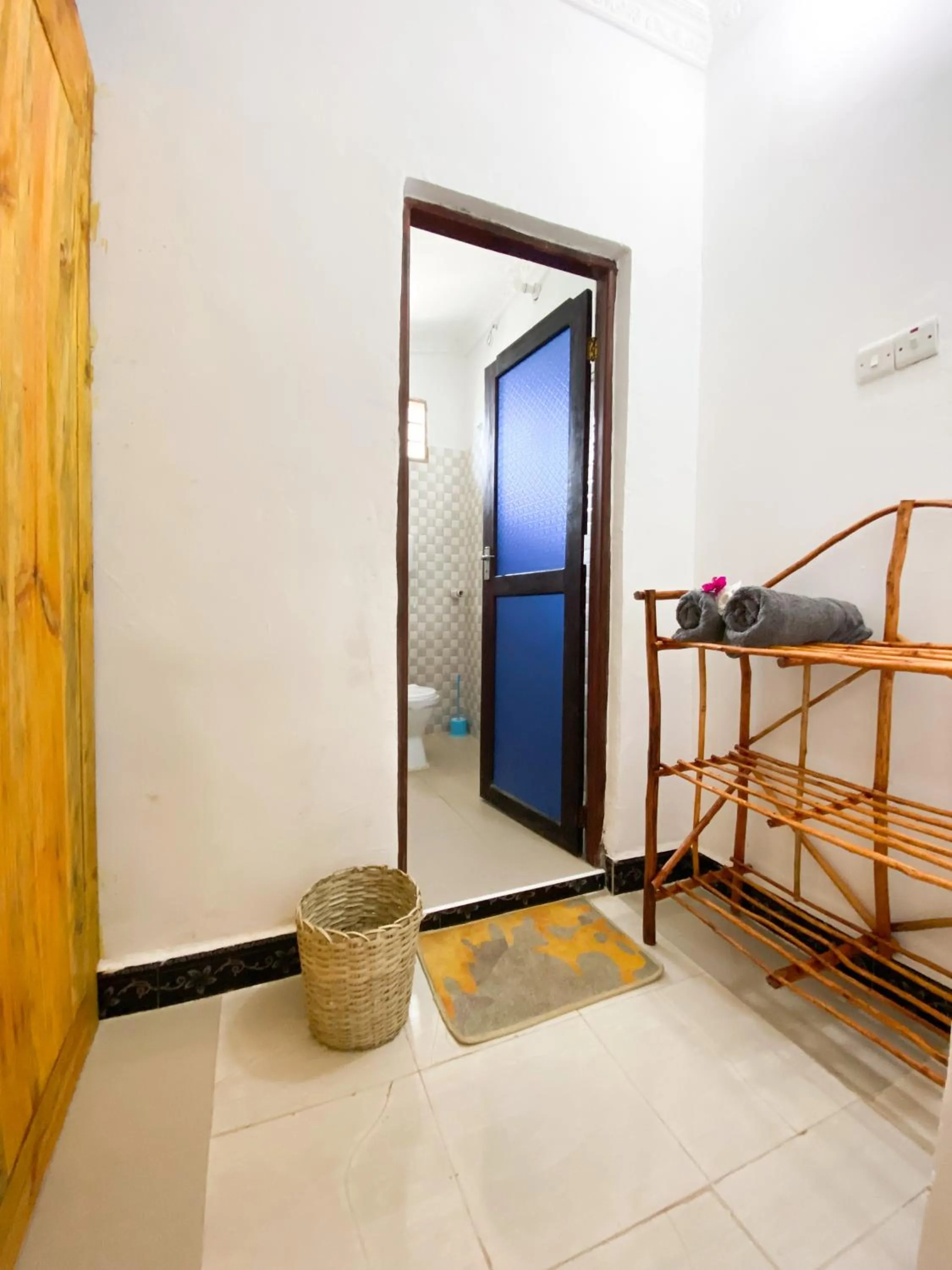 Bathroom, Bed in Lighthouse Guesthouse