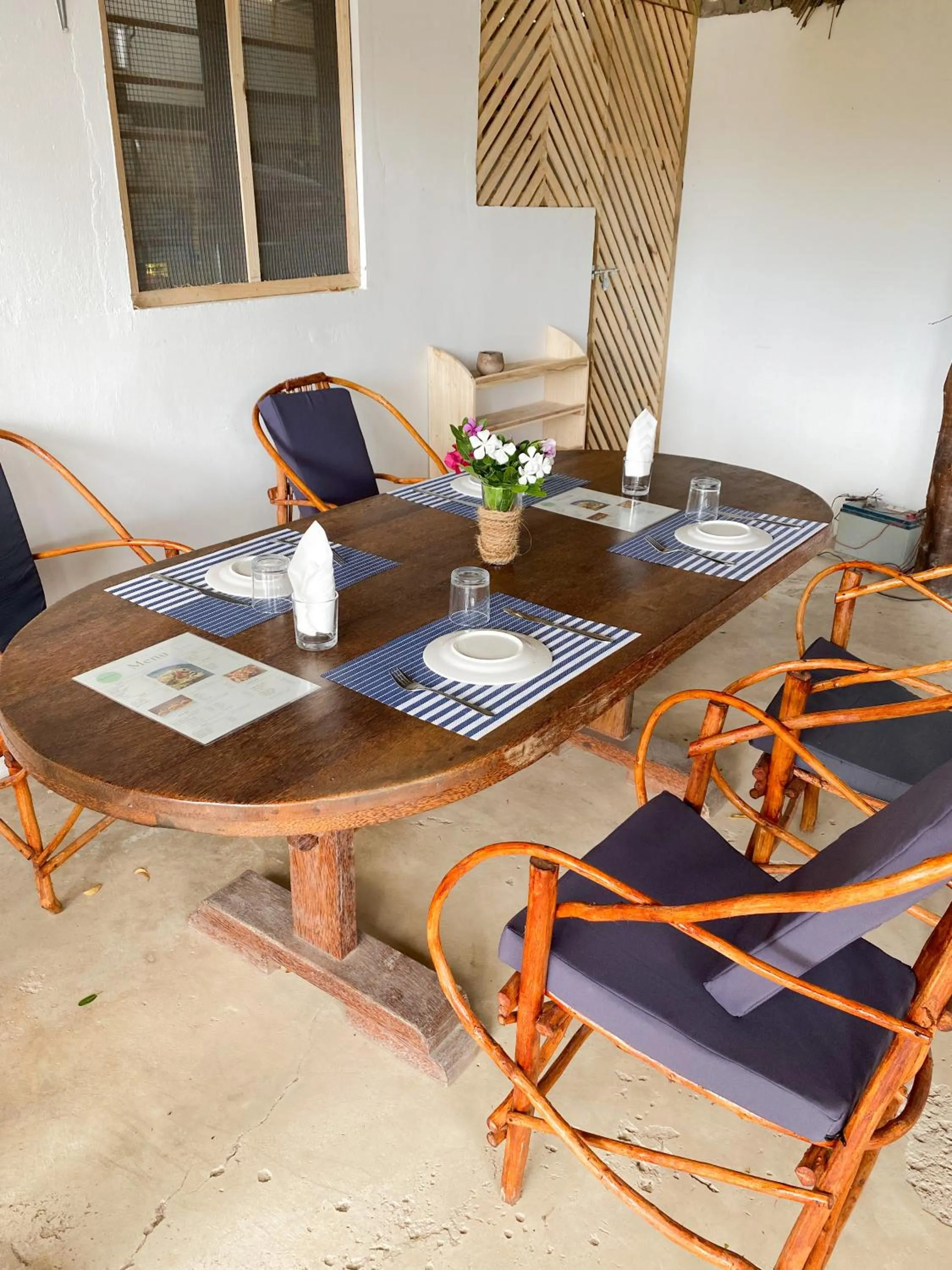 Restaurant/places to eat in Lighthouse Guesthouse