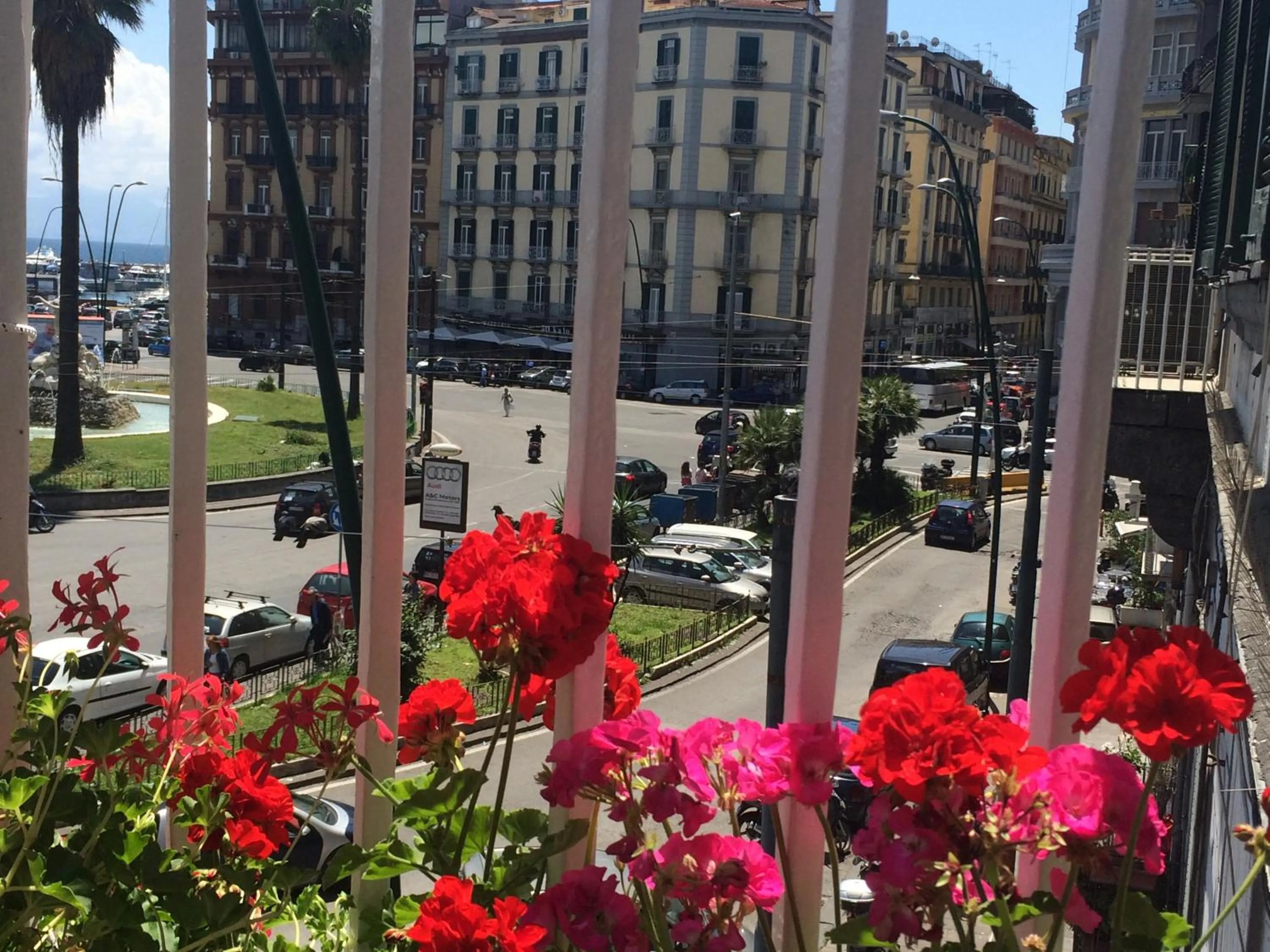 Restaurant/places to eat in Base Napoli Mergellina