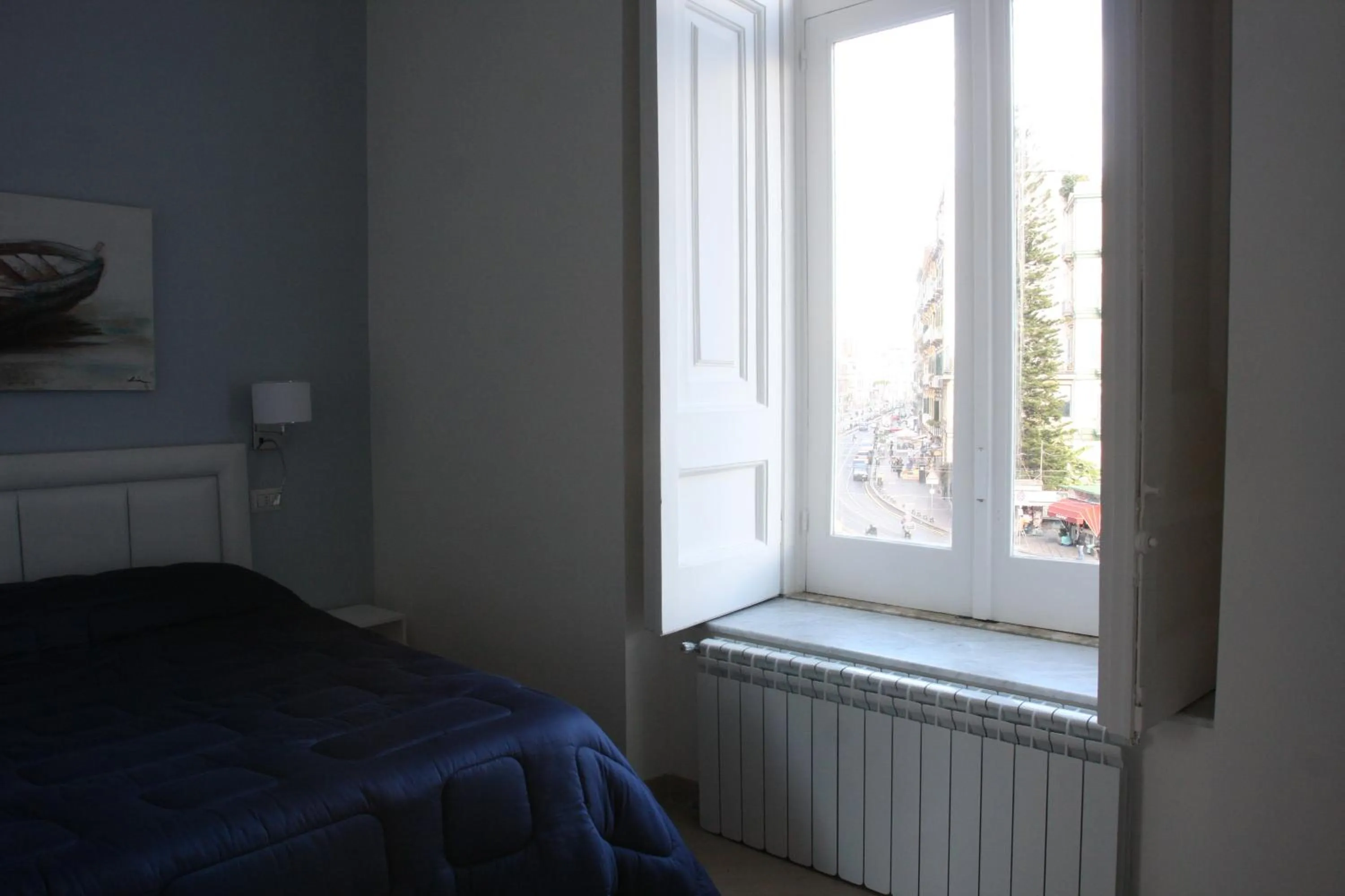 Toilet, Bed in Base Napoli Mergellina