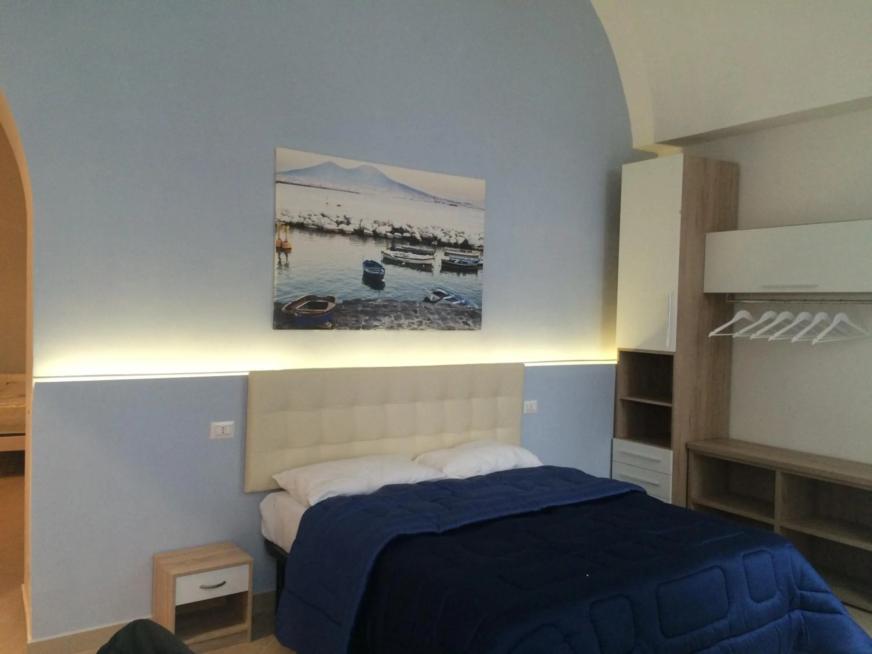 Restaurant/places to eat, Bed in Base Napoli Mergellina