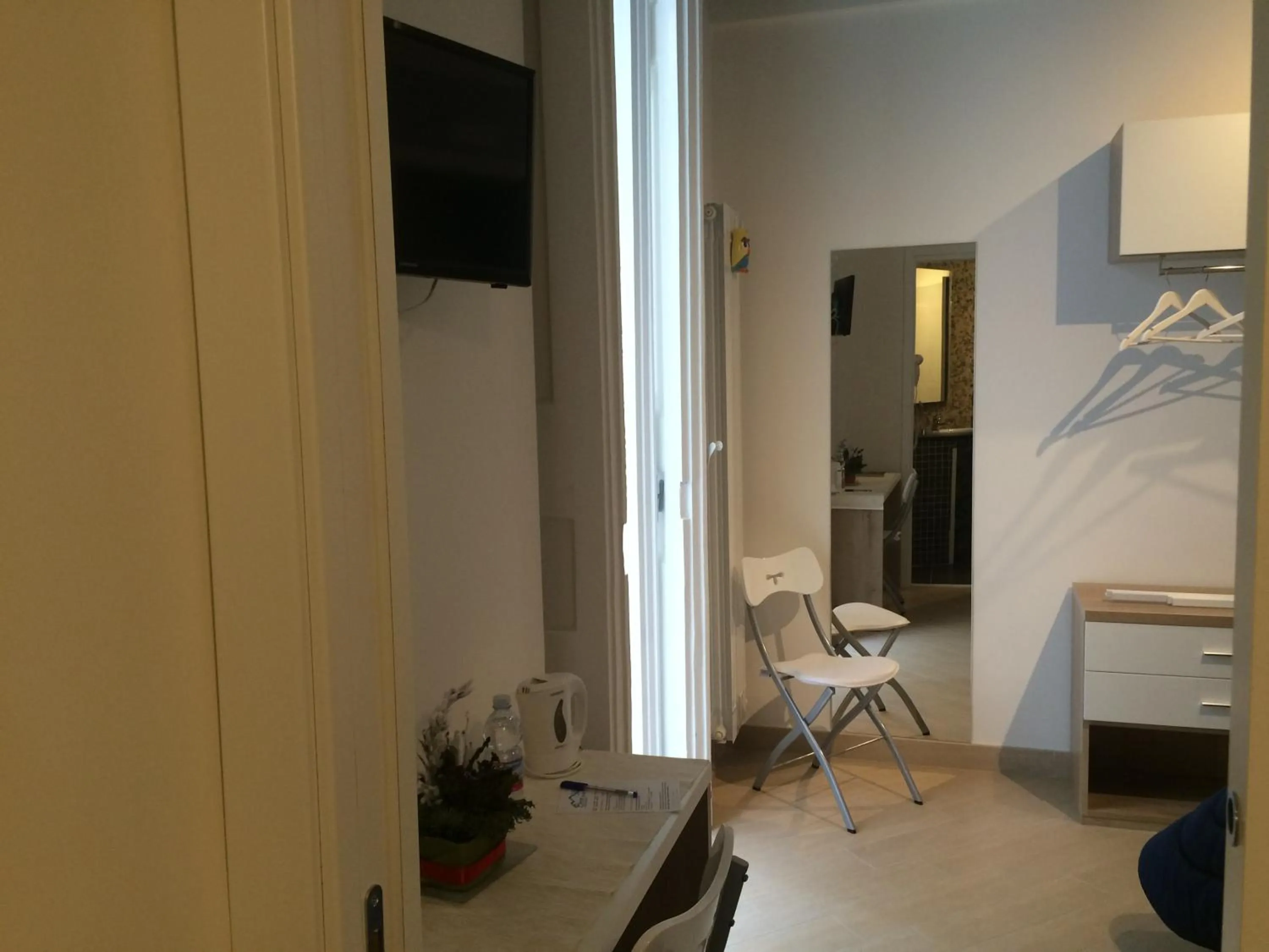 Photo of the whole room in Base Napoli Mergellina