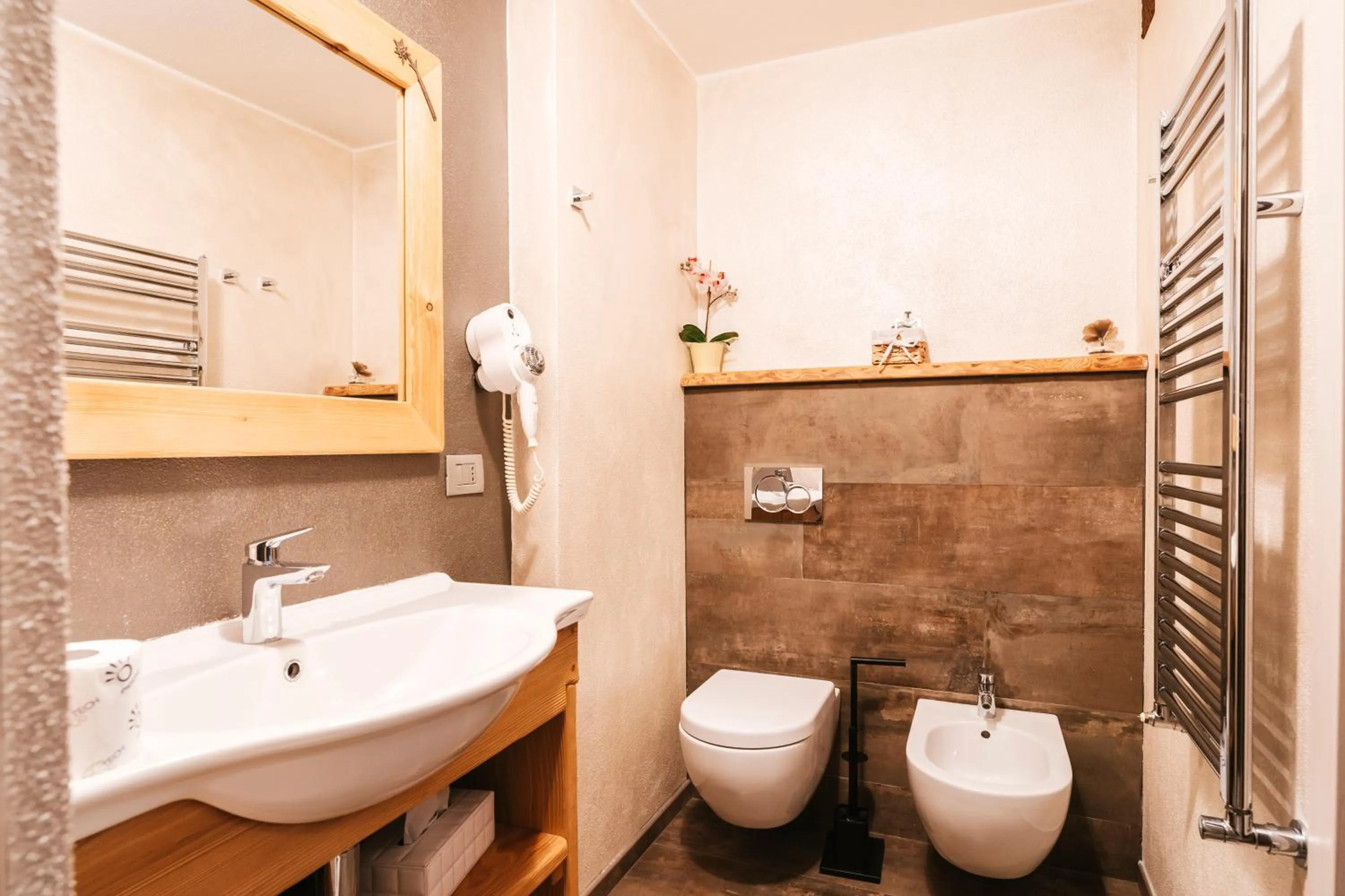 Shower in Serendipity Hotel