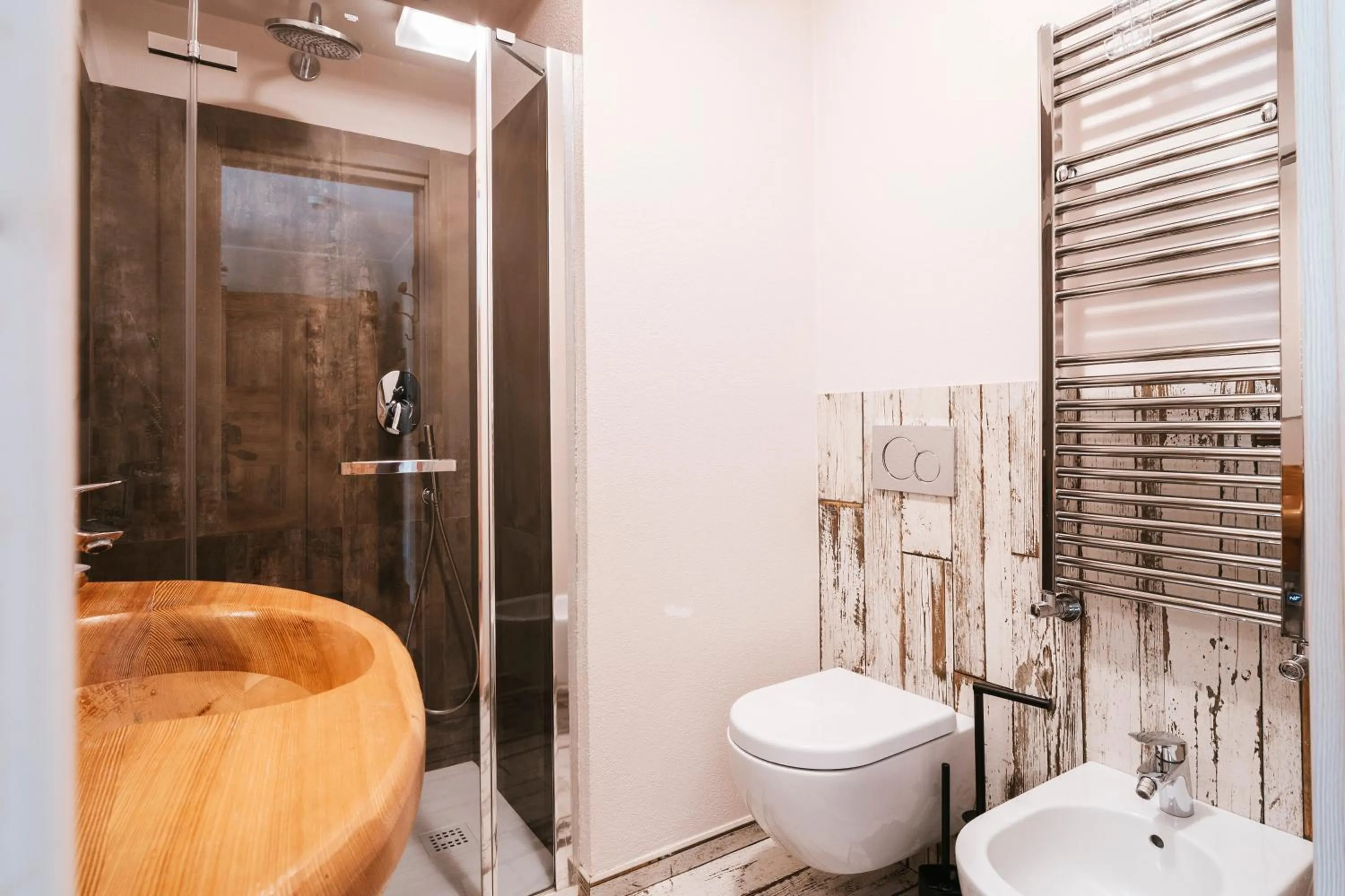 Shower in Serendipity Hotel