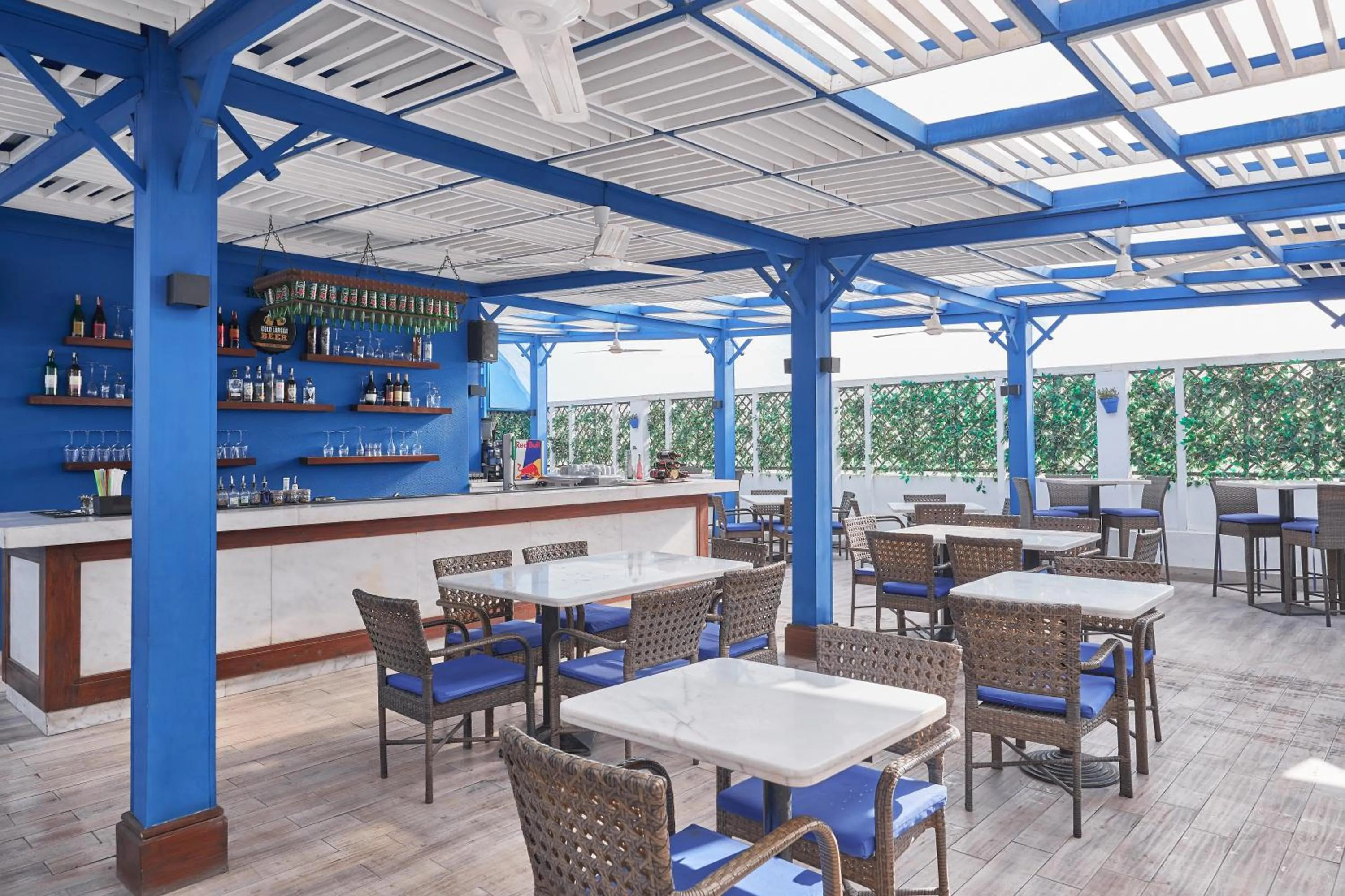 Lounge or bar in Golden Carven Hotel