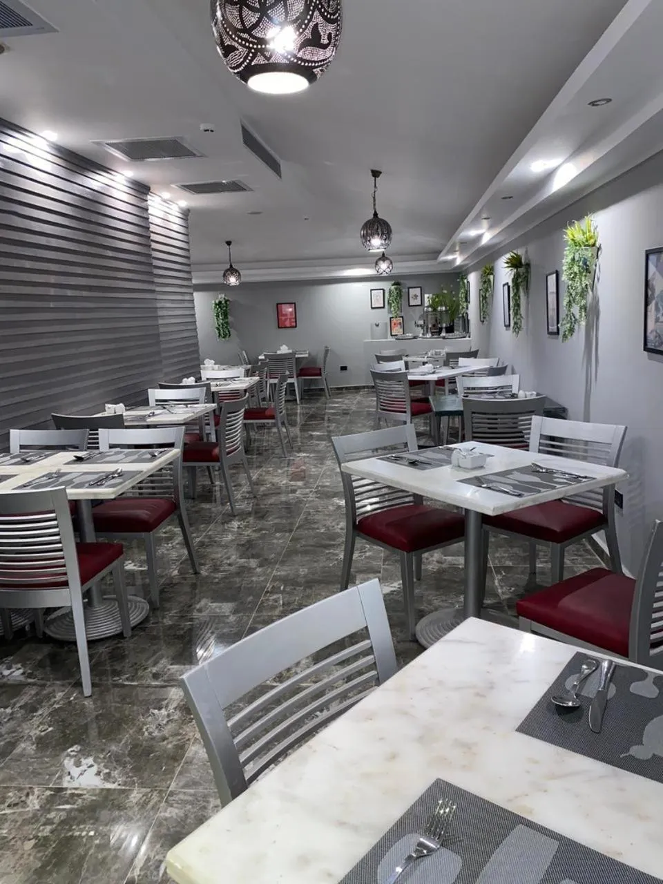 Restaurant/places to eat in Golden Carven Hotel