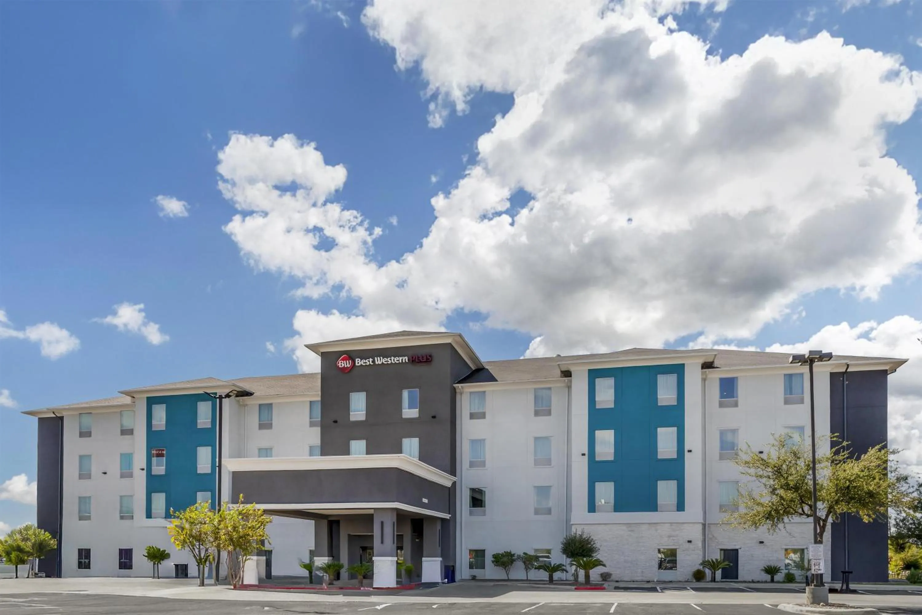 Property building in Best Western Plus Laredo Inn & Suites