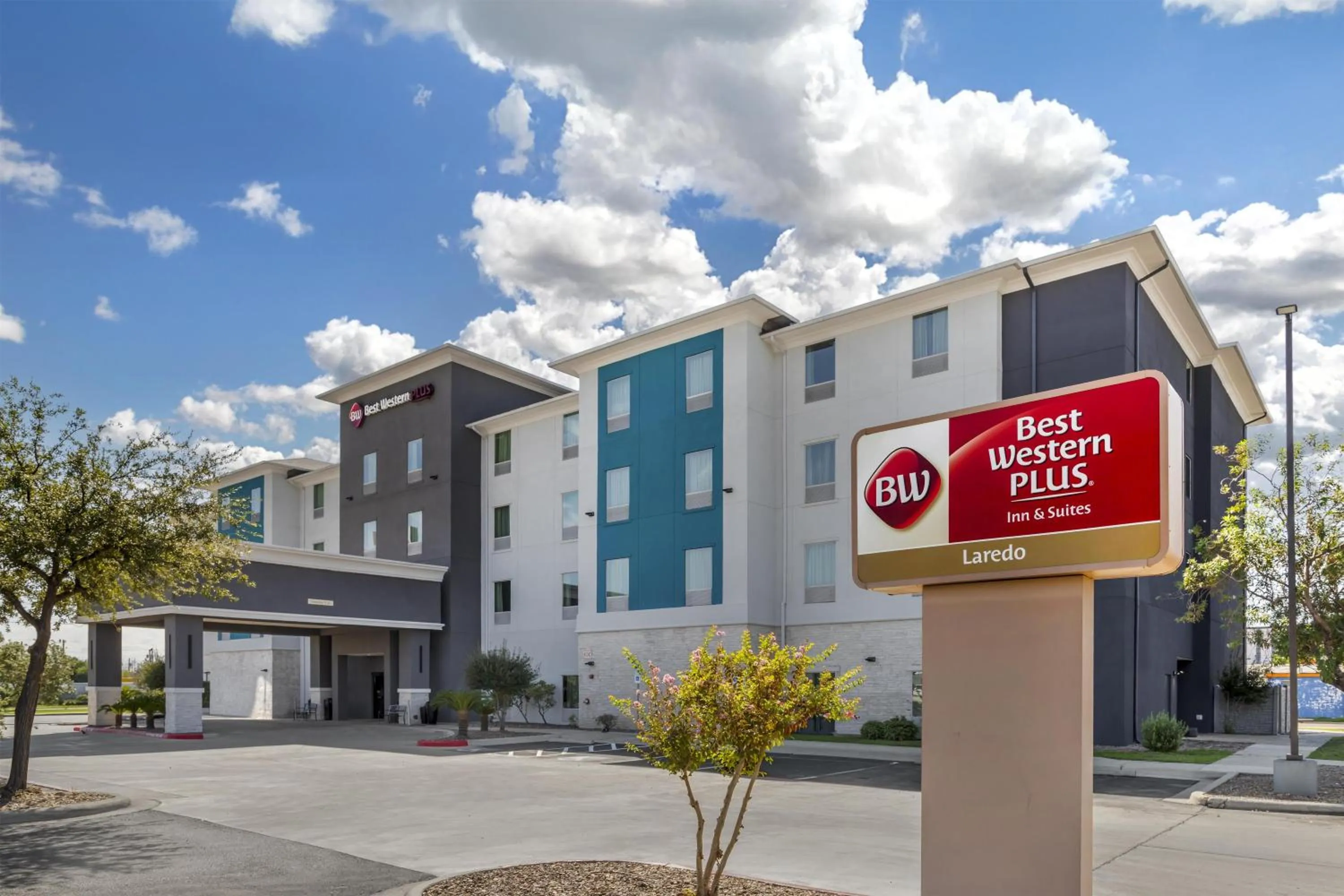 Property building in Best Western Plus Laredo Inn & Suites